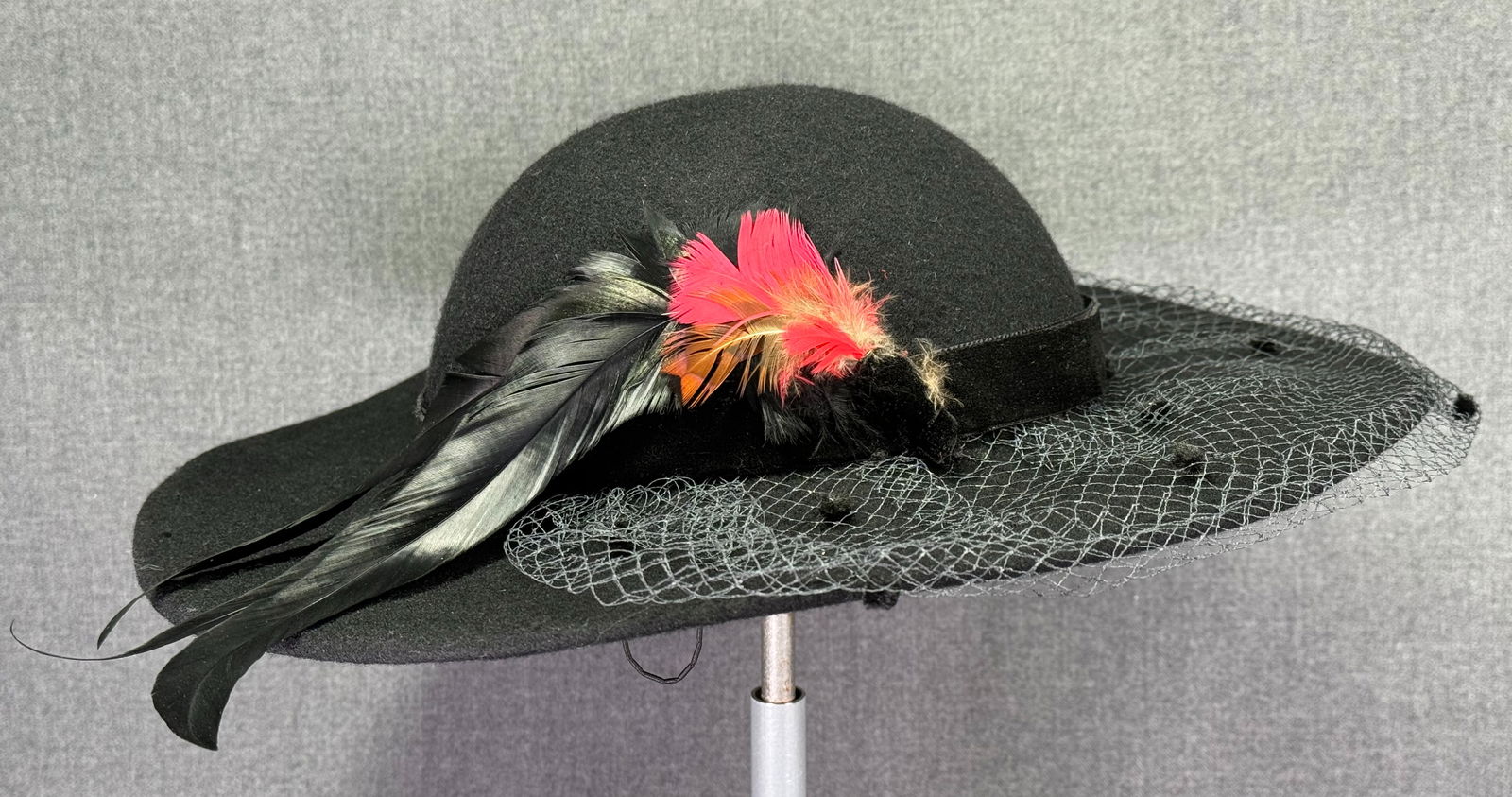 Vintage Chelton Jr feathers, dotted net black wool hat: IN HOUSE FLAT SHIPPING & HANDLING COST WITHIN ALL THE U.S. : 10 To bypass LiveShipping, and use our In-House shipping service for 10 or shipping combined for multiple lots, please select “Arrang