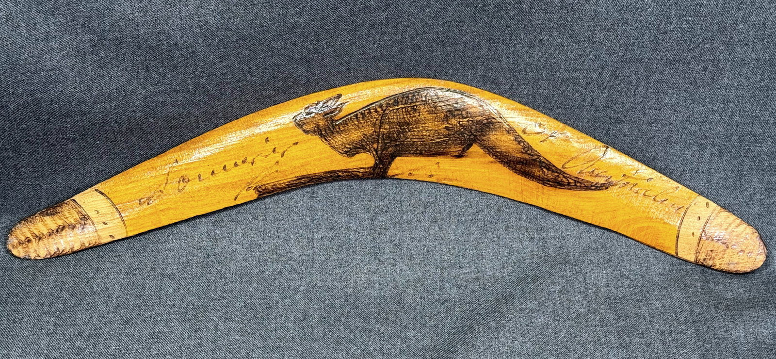 Australian Boomerang . Carved and decorated wood.: IN HOUSE FLAT SHIPPING & HANDLING COST WITHIN ALL THE U.S. : 16 To bypass LiveShipping, and use our In-House shipping service for 16 or shipping combined for multiple lots, please select “Arrang