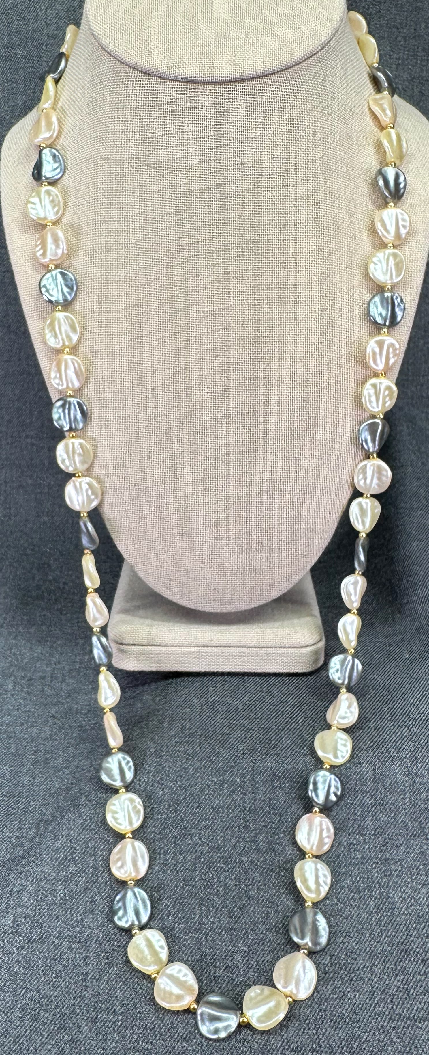 Vintage pearly creamy & gray & tiny gold-toned beaded necklace: IN HOUSE FLAT SHIPPING & HANDLING COST WITHIN ALL THE U.S. : 7 To bypass LiveShipping, and use our In-House shipping service for 7 or shipping combined for multiple lots, plase select “Arrange Y