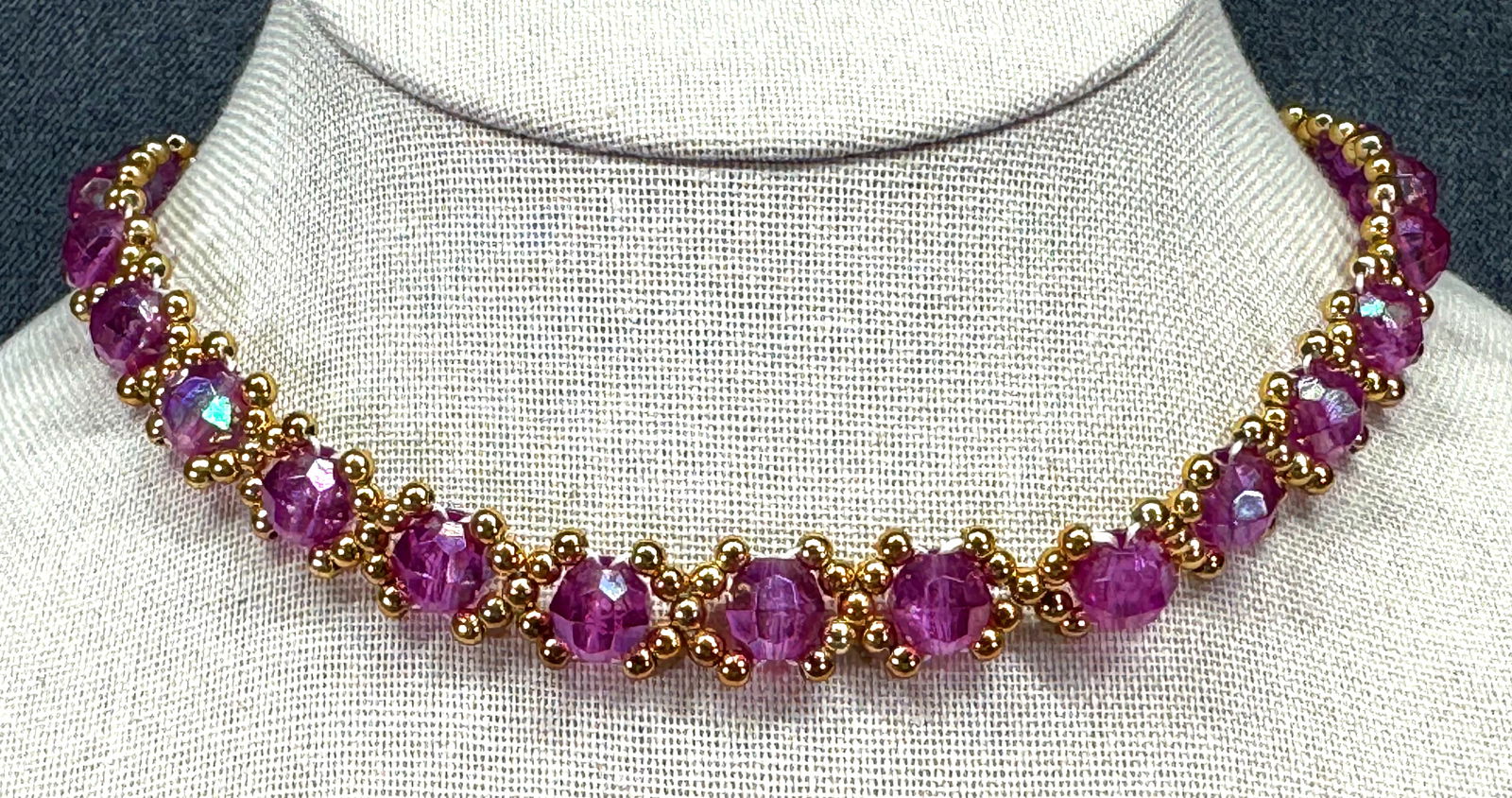 Vintage AB purple plastic & gold-toned beads woven necklace: IN HOUSE FLAT SHIPPING & HANDLING COST WITHIN ALL THE U.S. : 7 To bypass LiveShipping, and use our In-House shipping service for 7 or shipping combined for multiple lots, plase select “Arrange Y