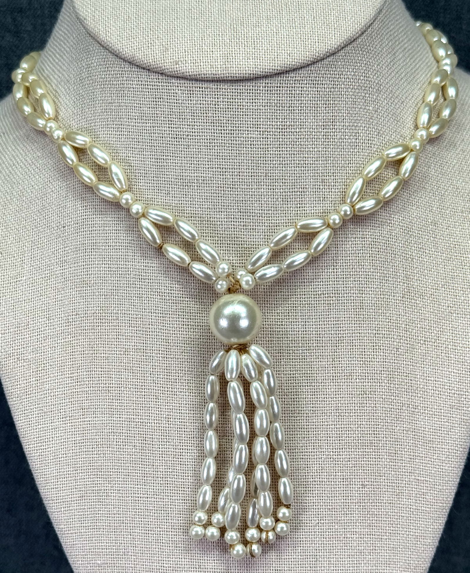 Vintage pearly plastic woven beads lariat necklace with tassel: IN HOUSE FLAT SHIPPING & HANDLING COST WITHIN ALL THE U.S. : 7 To bypass LiveShipping, and use our In-House shipping service for 7 or shipping combined for multiple lots, plase select “Arrange Y