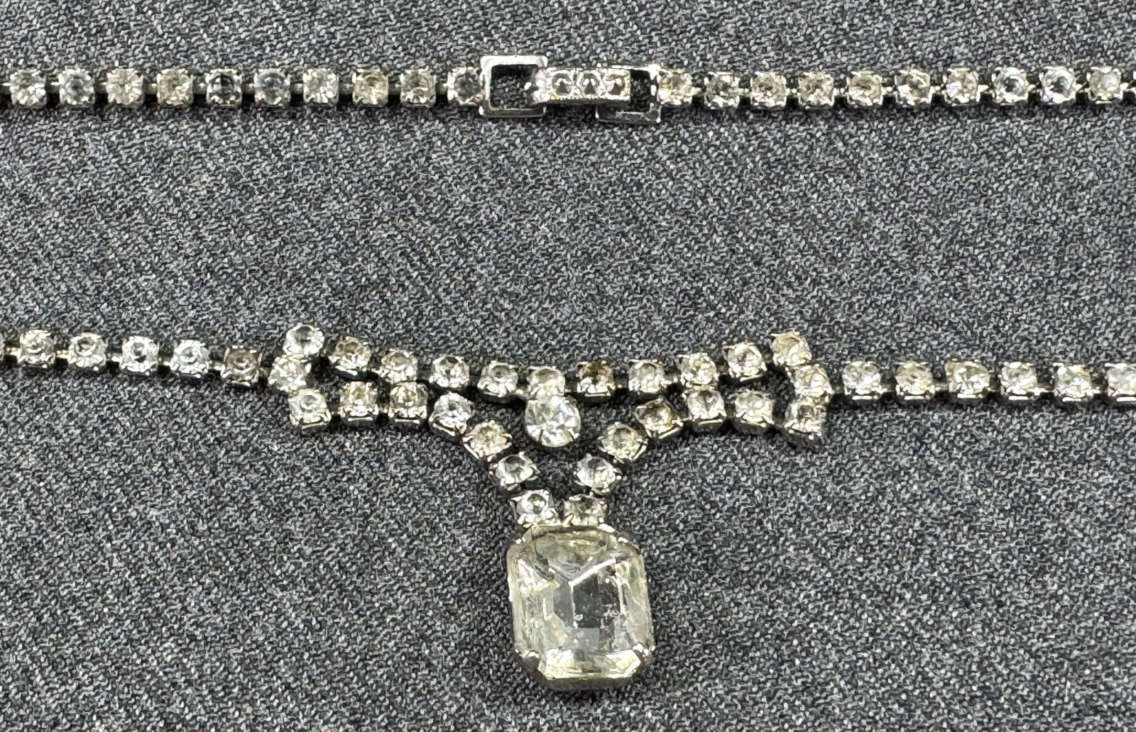 Vintage clear crystals silvertoned metal collar necklace: IN HOUSE FLAT SHIPPING & HANDLING COST WITHIN ALL THE U.S. : 7 To bypass LiveShipping, and use our In-House shipping service for 7 or shipping combined for multiple lots, please select “Arrange