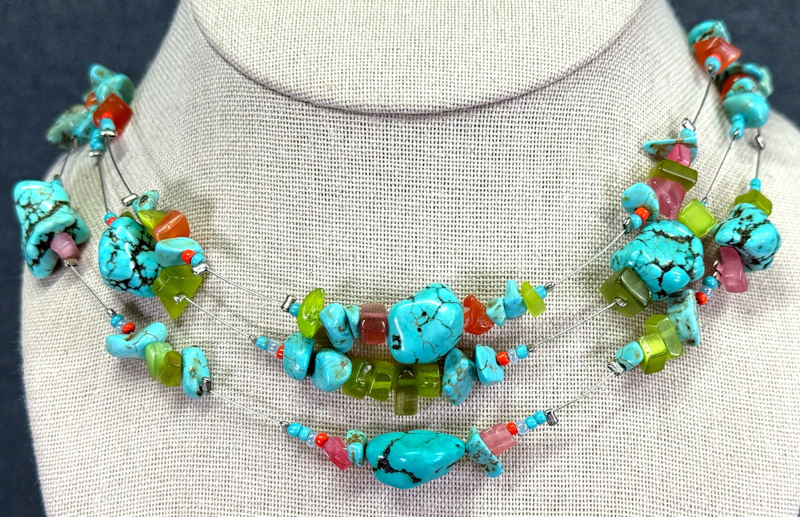 Vintage color chips and turquoise resin nuggets beads wire 3 strands collar necklace: IN HOUSE FLAT SHIPPING & HANDLING COST WITHIN ALL THE U.S. : 7 To bypass LiveShipping, and use our In-House shipping service for 7 or shipping combined for multiple lots, please select “Arrange