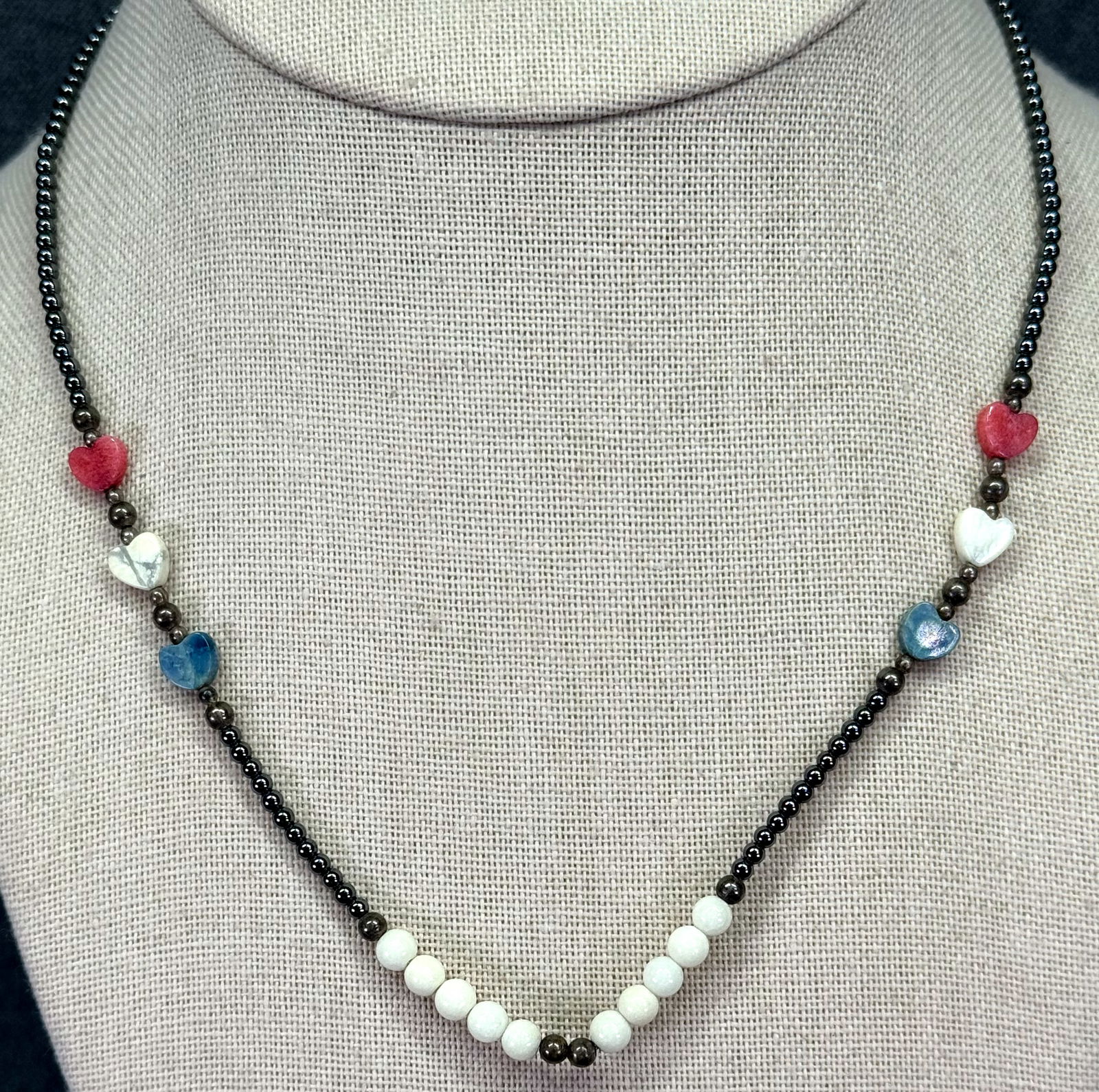 Vintage Southwestern Style stone hearts, sterling & hematite beaded choker necklace: IN HOUSE FLAT SHIPPING & HANDLING COST WITHIN ALL THE U.S. : 7 To bypass LiveShipping, and use our In-House shipping service for 7 or shipping combined for multiple lots, plase select “Arrange Y