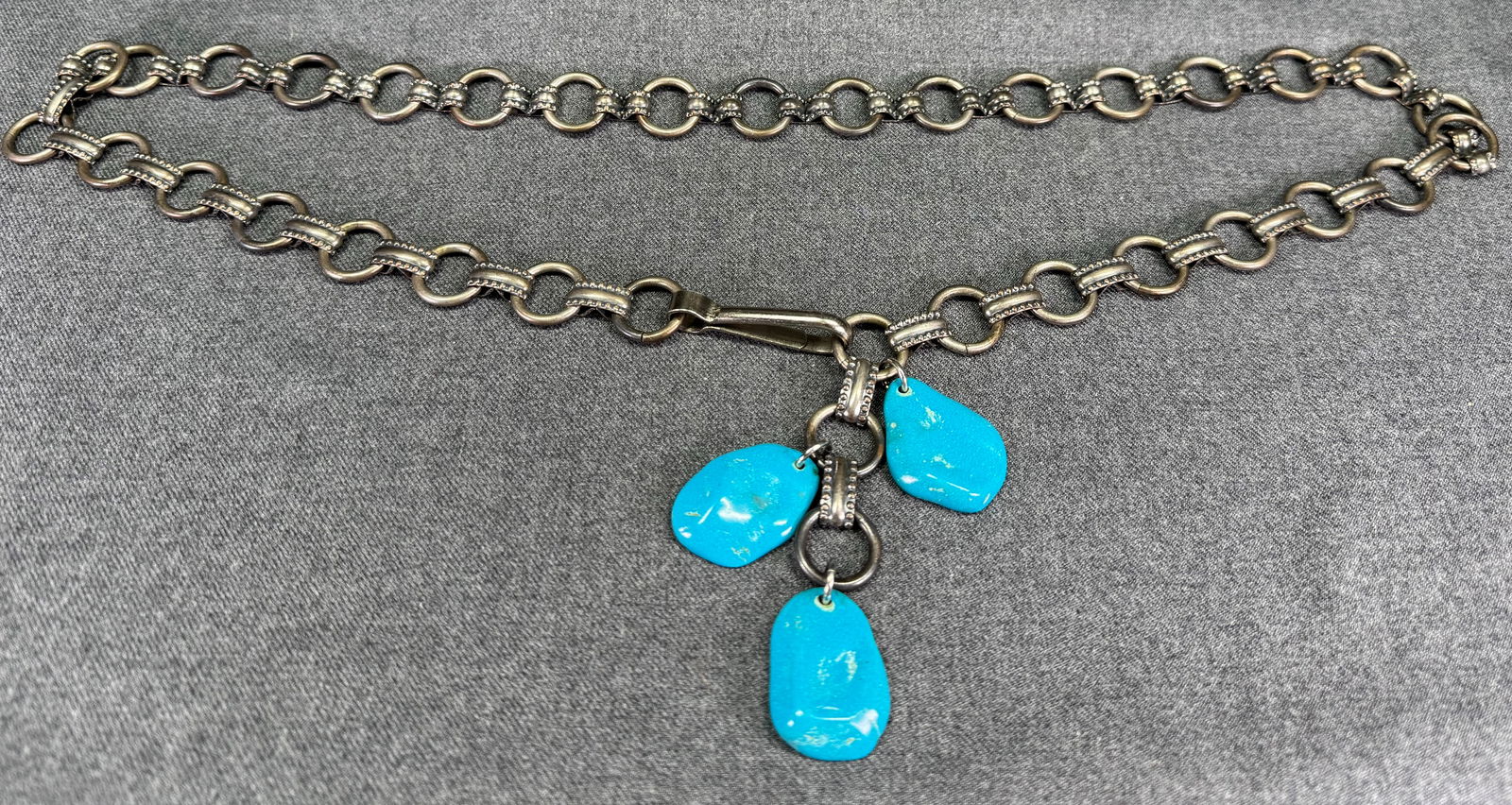 Vintage MCM dangle turquouise resin dangles silvertone metal chain belt: IN HOUSE FLAT SHIPPING & HANDLING COST WITHIN ALL THE U.S. : 7 To bypass LiveShipping, and use our In-House shipping service for 7 or shipping combined for multiple lots, please select “Arrange