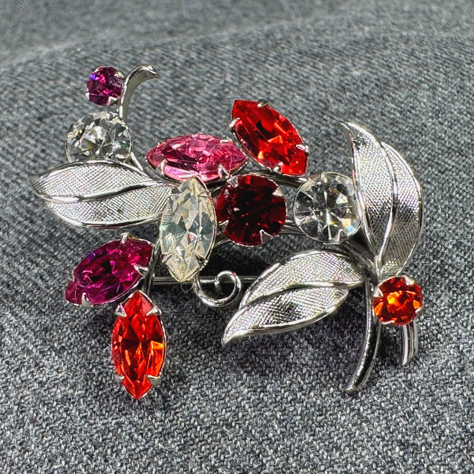 Vintage red, clear & raspberry crystals silvertone metal bouquet pin brooch.: IN HOUSE FLAT SHIPPING & HANDLING COST WITHIN ALL THE U.S. : 7 To bypass LiveShipping, and use our In-House shipping service for 7 or shipping combined for multiple lots, please select “Arrange 