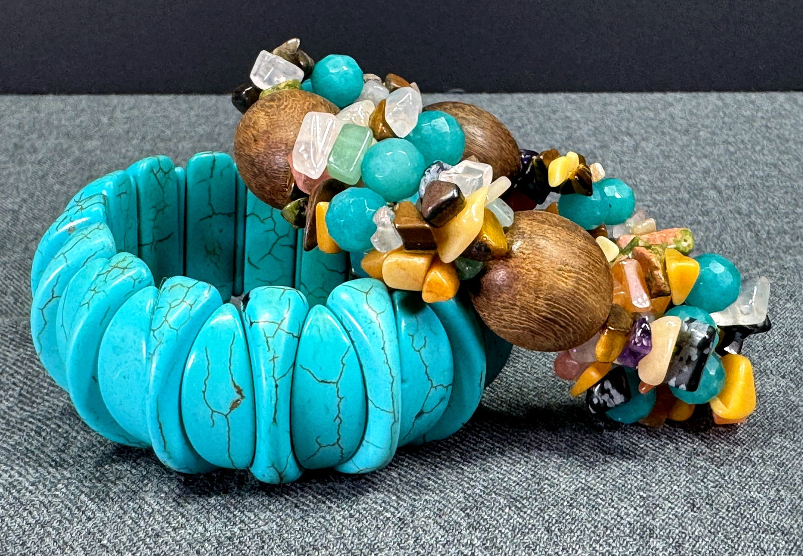 Vintage turquoise resin & wood and multi stones beads elastic bracelets: IN HOUSE FLAT SHIPPING & HANDLING COST WITHIN ALL THE U.S. : 7 To bypass LiveShipping, and use our In-House shipping service for 7 or shipping combined for multiple lots, please select “Arrange