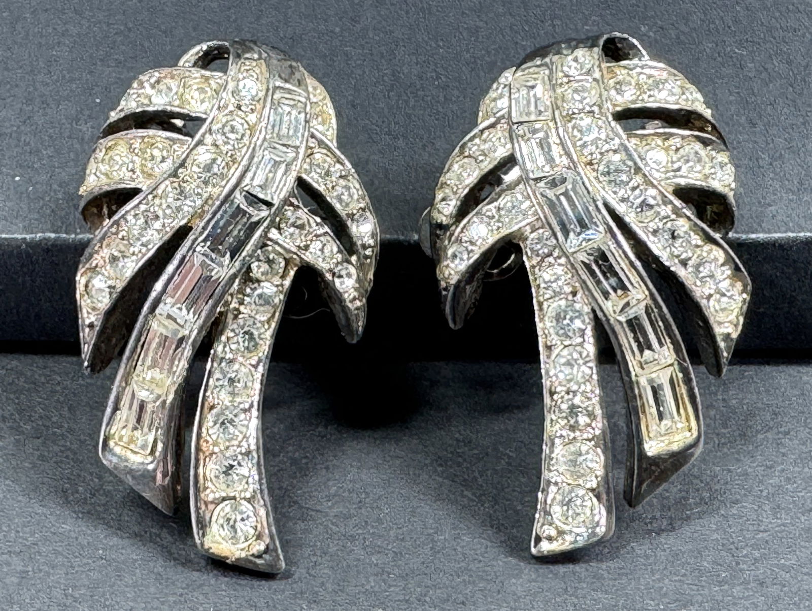Vintage Carolee clear crystals gunmetal ribbons in bow clip earrings .: IN HOUSE FLAT SHIPPING & HANDLING COST WITHIN ALL THE U.S. : 7 To bypass LiveShipping, and use our In-House shipping service for 7 or shipping combined for multiple lots, please select “Arrange