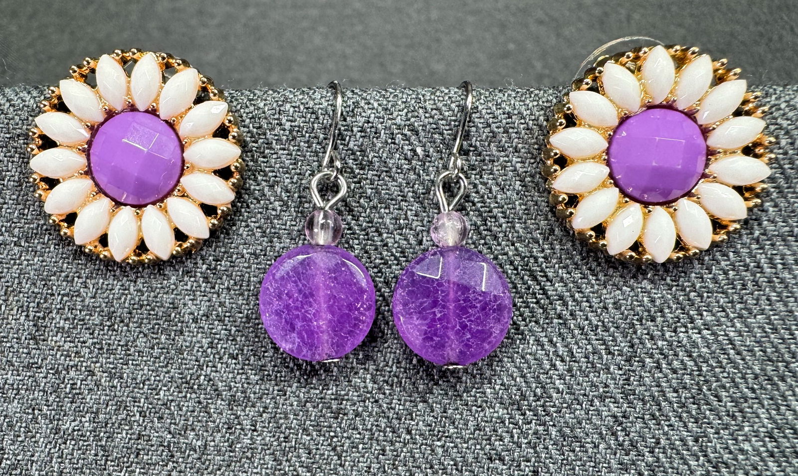 Faceted plastic purple silvertone hook & milky white & purple goldtone flower stud earrings: IN HOUSE FLAT SHIPPING & HANDLING COST WITHIN ALL THE U.S. : 7 To bypass LiveShipping, and use our In-House shipping service for 7 or shipping combined for multiple lots, please select “Arrange