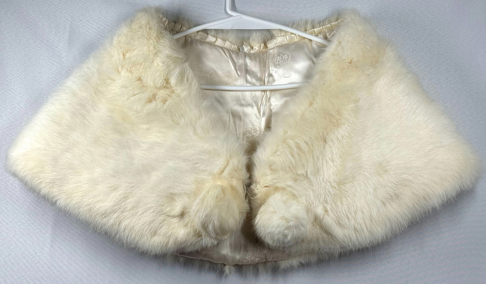 Creamy Rabbit Fur Stole Cape Shawl: IN HOUSE FLAT SHIPPING & HANDLING COST WITHIN ALL THE U.S. : 15 To bypass LiveShipping, and use our In-House shipping service for 15 or shipping combined for multiple lots, please select “Arrang