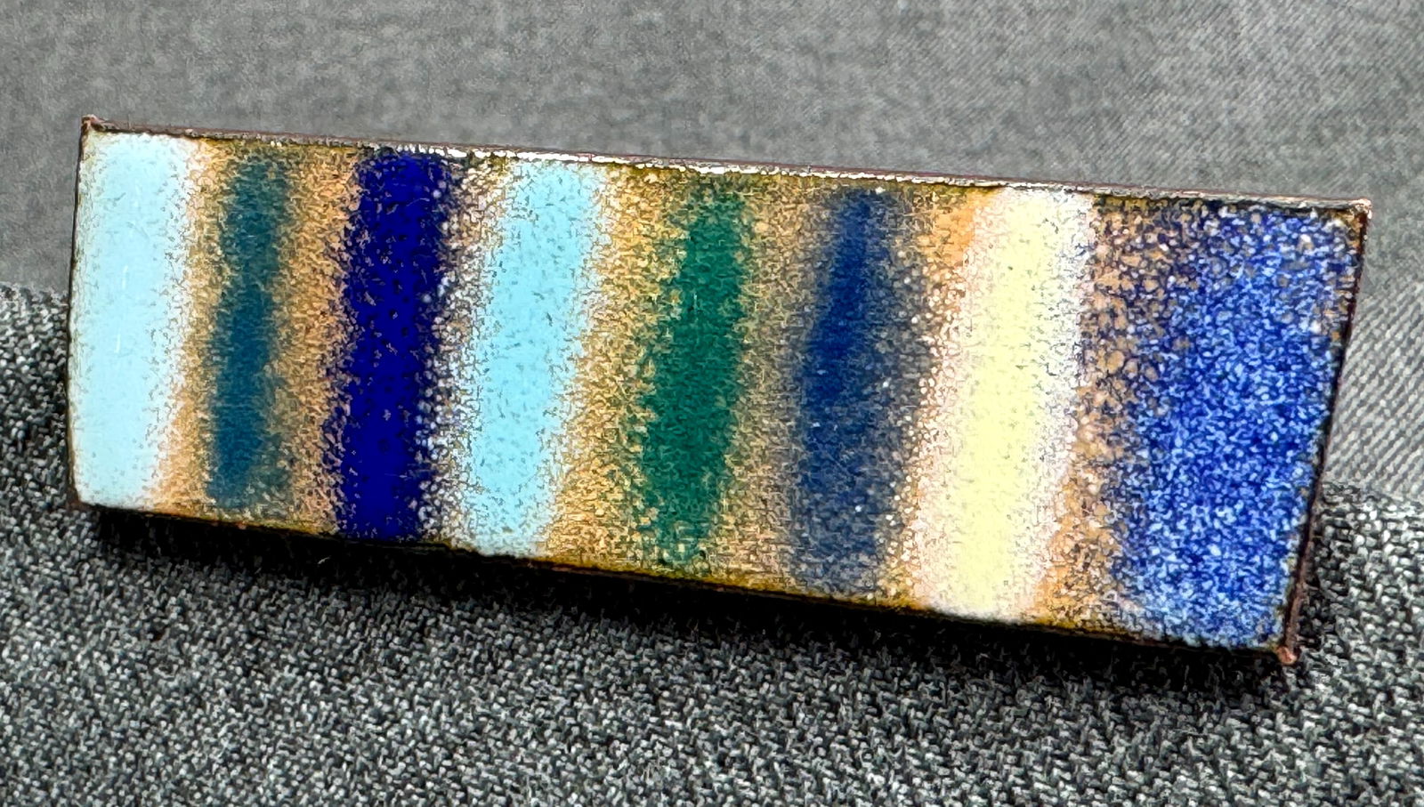 Vintage MCM Lorraine Tarachas (1925-2024) stripes in blue enamel copper brooch pin: IN HOUSE FLAT SHIPPING & HANDLING COST WITHIN ALL THE U.S. : $7 To bypass LiveShipping, and use our In-House shipping service for $7 or shipping combined for multiple lots, please select “Arrange Yo