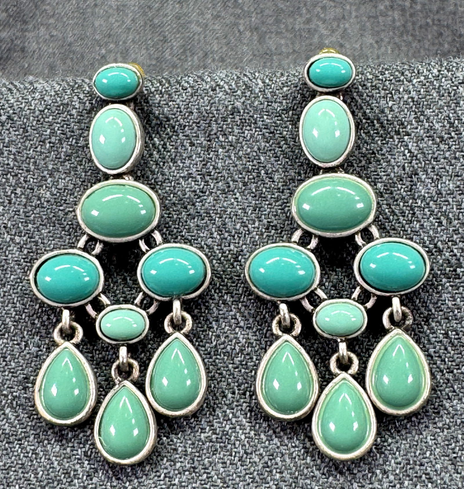Vintage aqua turquoise resin cab silver-toned chandelier stud earrings: IN HOUSE FLAT SHIPPING & HANDLING COST WITHIN ALL THE U.S. : $7 To bypass LiveShipping, and use our In-House shipping service for $7 or shipping combined for multiple lots, please select “Arrange Yo