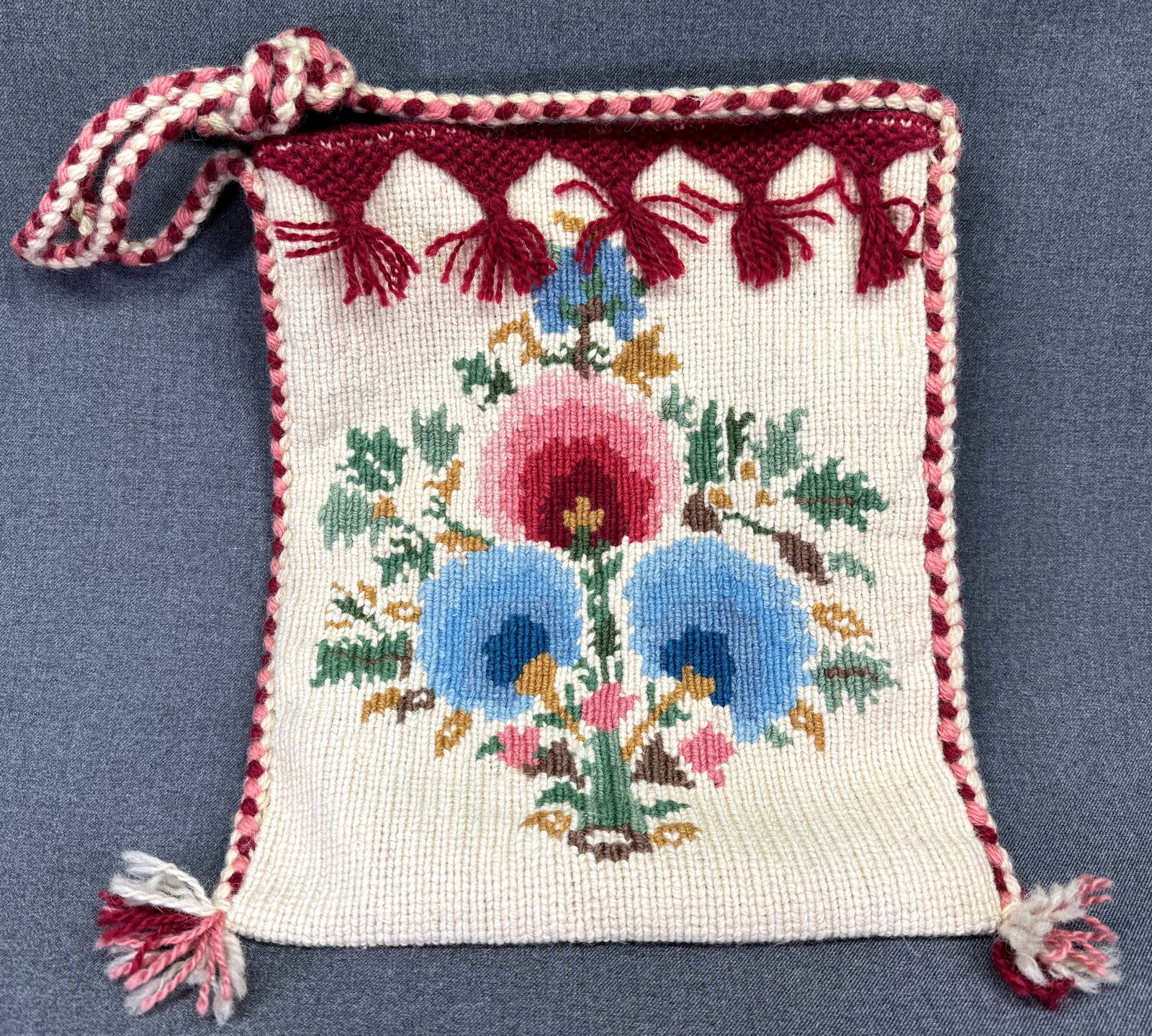 Vintage Greek National Welfare Organization Athens Hand Woven Wool Needlepoint Flowers Bag Purse: IN HOUSE FLAT SHIPPING & HANDLING COST WITHIN ALL THE U.S. : $10 To bypass LiveShipping, and use our In-House shipping service for $10 or shipping combined for multiple lots, please select “Arrange