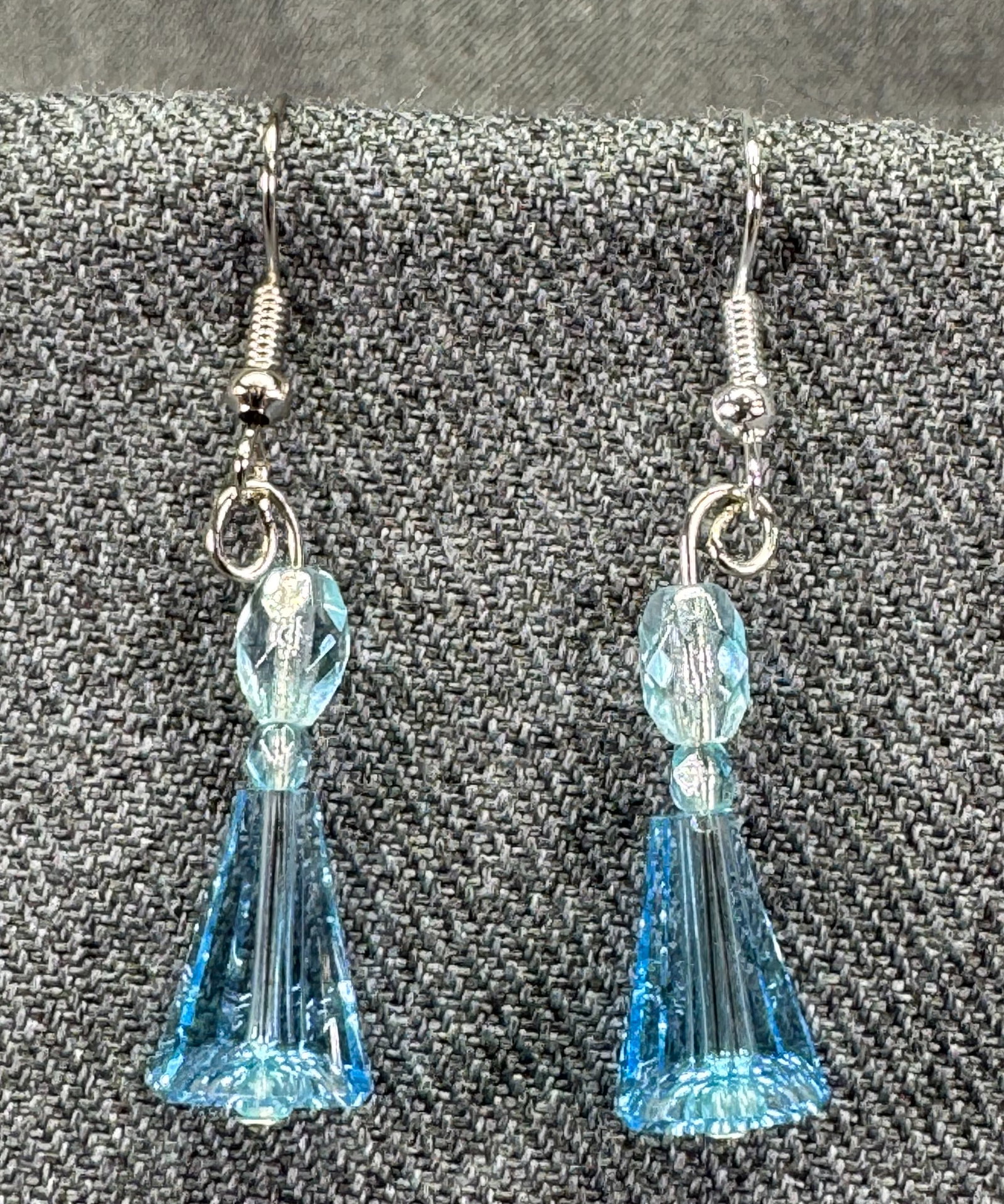 Vintage faceted sky blue crystals silver-toned hook earrings: IN HOUSE FLAT SHIPPING & HANDLING COST WITHIN ALL THE U.S. : $7 To bypass LiveShipping, and use our In-House shipping service for $7 or shipping combined for multiple lots, please select “Arrange Yo