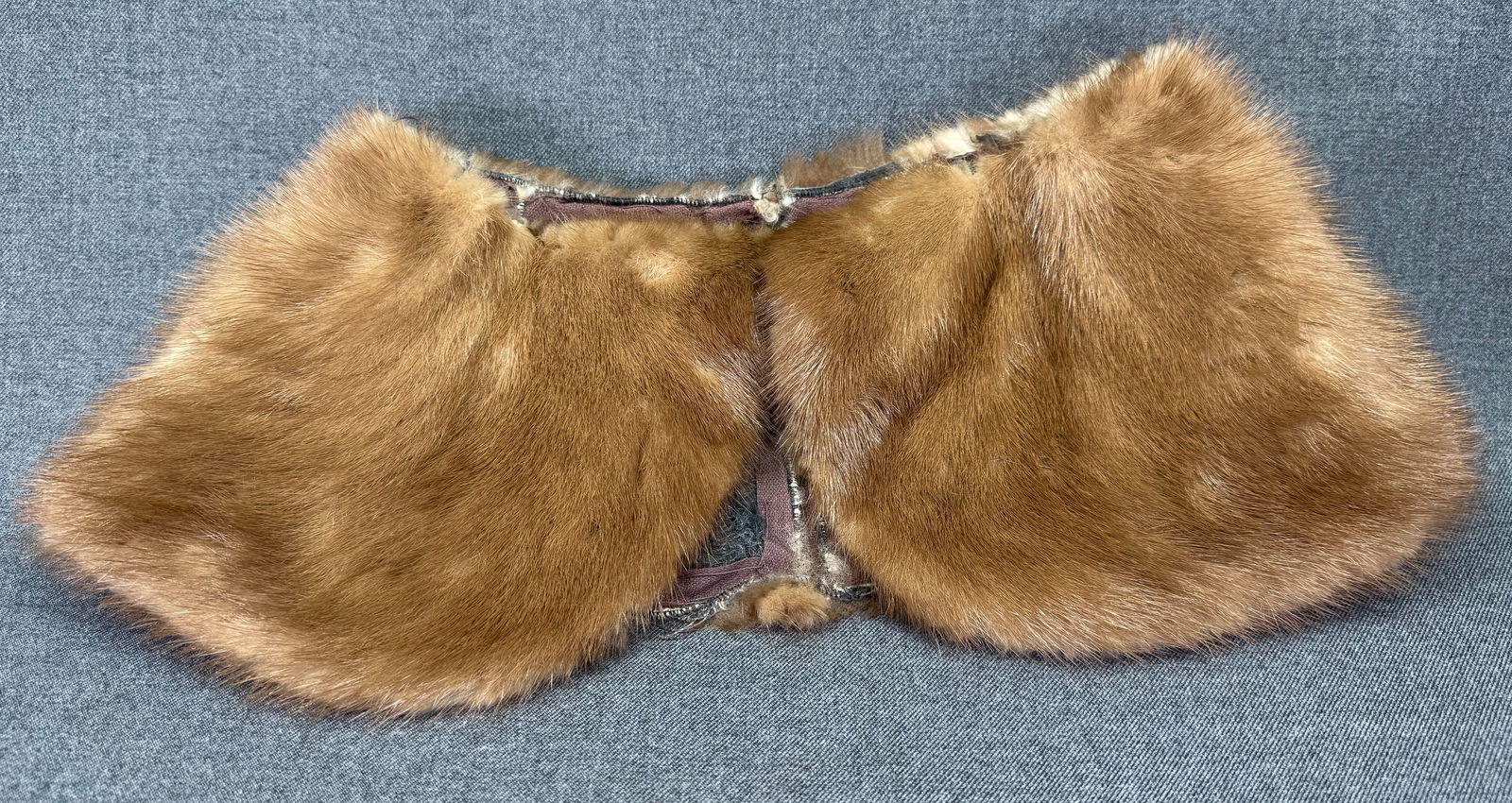 Vintage mink fur collar: IN HOUSE FLAT SHIPPING & HANDLING COST WITHIN ALL THE U.S. : $10 To bypass LiveShipping, and use our In-House shipping service for $10 or shipping combined for multiple lots, please select “Arrange