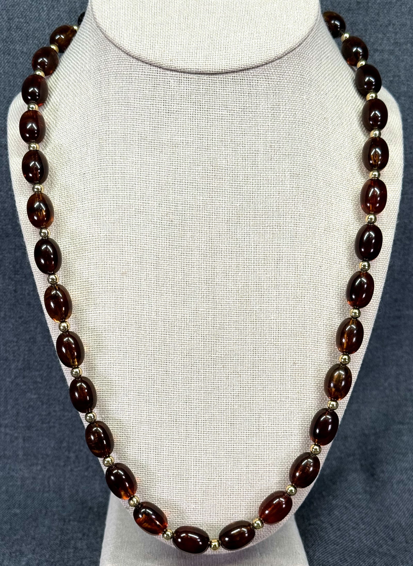 Vintage amber color lucite & gold-toned beads necklace: IN HOUSE FLAT SHIPPING & HANDLING COST WITHIN ALL THE U.S. : $7 To bypass LiveShipping, and use our In-House shipping service for $7 or shipping combined for multiple lots, please select “Arrange Yo