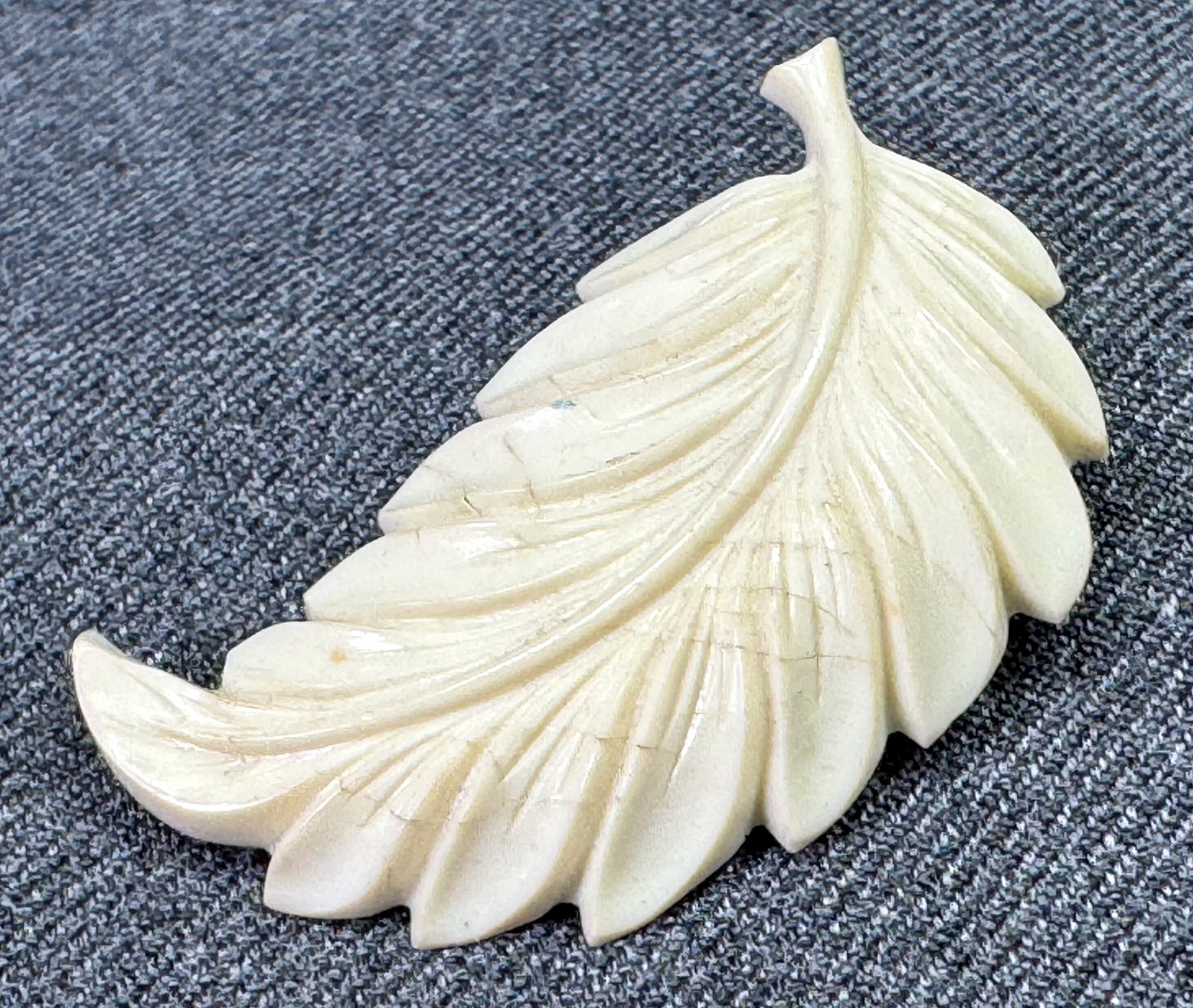 Antique art deco creamy celluloid leaf brooch clip: IN HOUSE FLAT SHIPPING & HANDLING COST WITHIN ALL THE U.S. : $7 To bypass LiveShipping, and use our In-House shipping service for $7 or shipping combined for multiple lots, please select “Arrange Yo