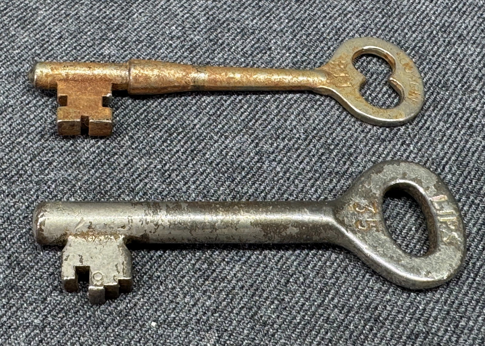 Vintage Corbin P11 & Lips 35 keys: IN HOUSE FLAT SHIPPING & HANDLING COST WITHIN ALL THE U.S. : $7 To bypass LiveShipping, and use our In-House shipping service for $7 or shipping combined for multiple lots, please select “Arrange Yo