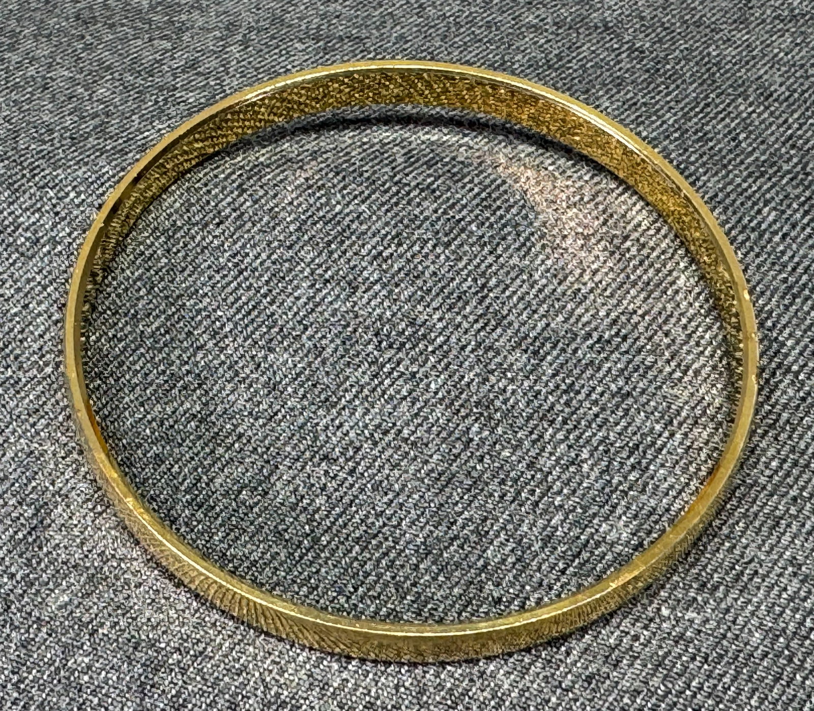 Vintage Accents by Hallmark Cards gold-toned bracelet bangle: IN HOUSE FLAT SHIPPING & HANDLING COST WITHIN ALL THE U.S. : $7 To bypass LiveShipping, and use our In-House shipping service for $7 or shipping combined for multiple lots, please select “Arrange Yo