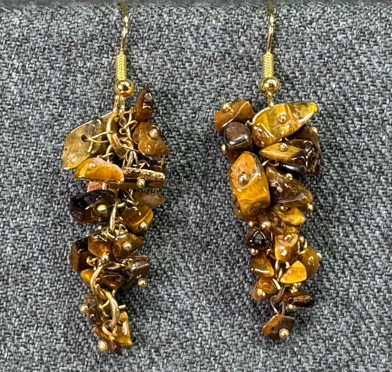 Vintage tiger eye chips cluster gold-toned metal hook earrings u (1 of 4)