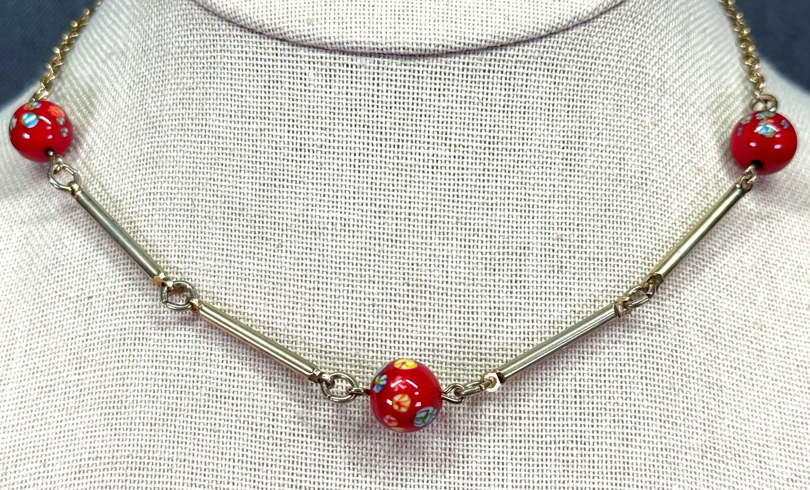Vintage Sarah Coventry red millefiori glass beads gold-toned chain necklace: IN HOUSE FLAT SHIPPING & HANDLING COST WITHIN ALL THE U.S. : $7 To bypass LiveShipping, and use our In-House shipping service for $7 or shipping combined for multiple lots, please select “Arrange Yo