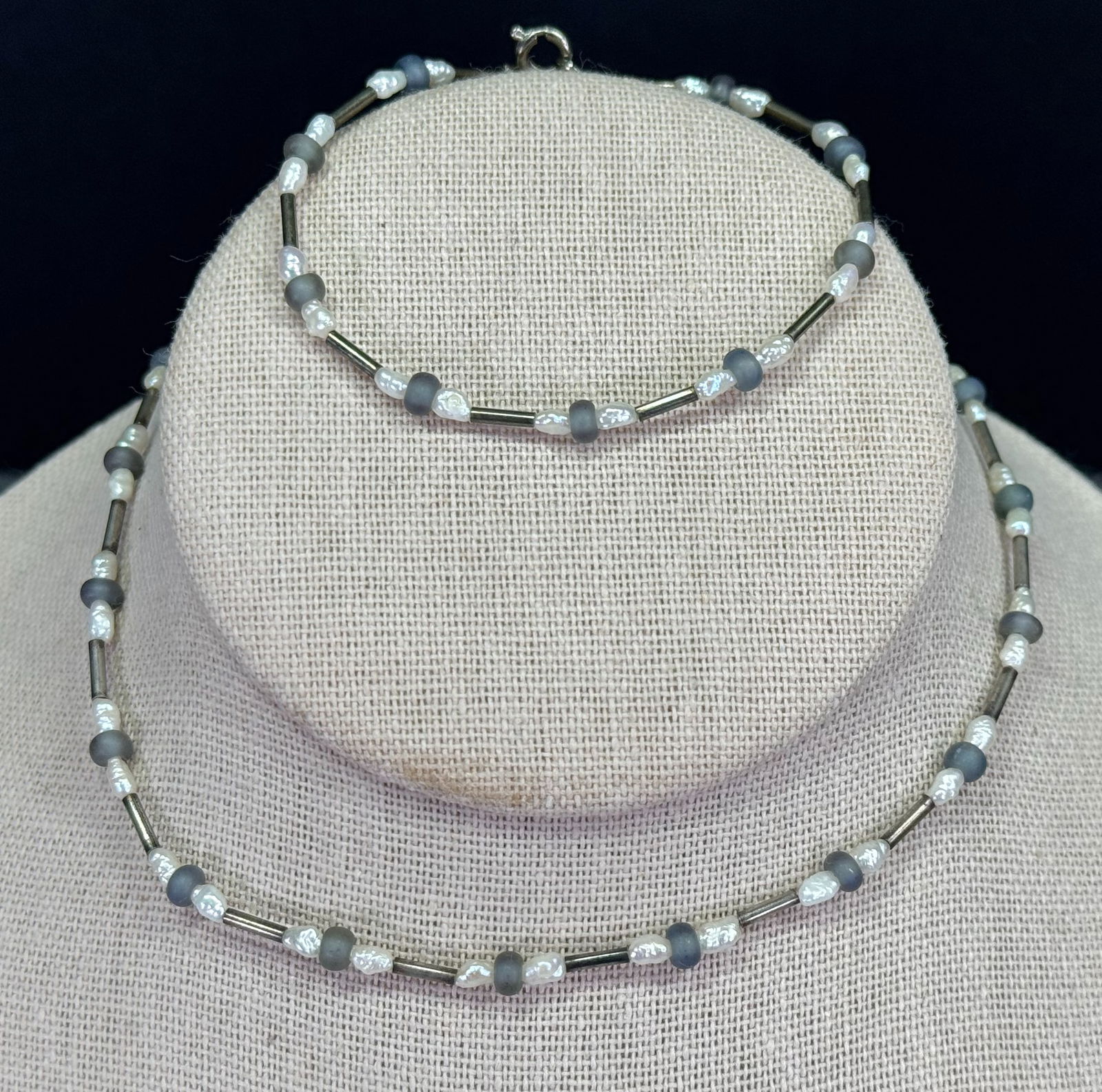 Vintage artsy baroque pearls, frosted glass & liquid silver beaded collar & bracelet. u: IN HOUSE FLAT SHIPPING & HANDLING COST WITHIN ALL THE U.S. : $7 To bypass LiveShipping, and use our In-House shipping service for $7 or shipping combined for multiple lots, please select “Arrange Yo