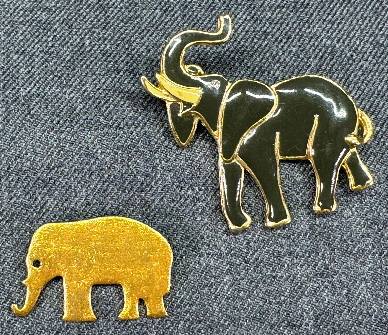 Vintage assorted enamel & gold-toned elephant pin brooches. (1 of 4)