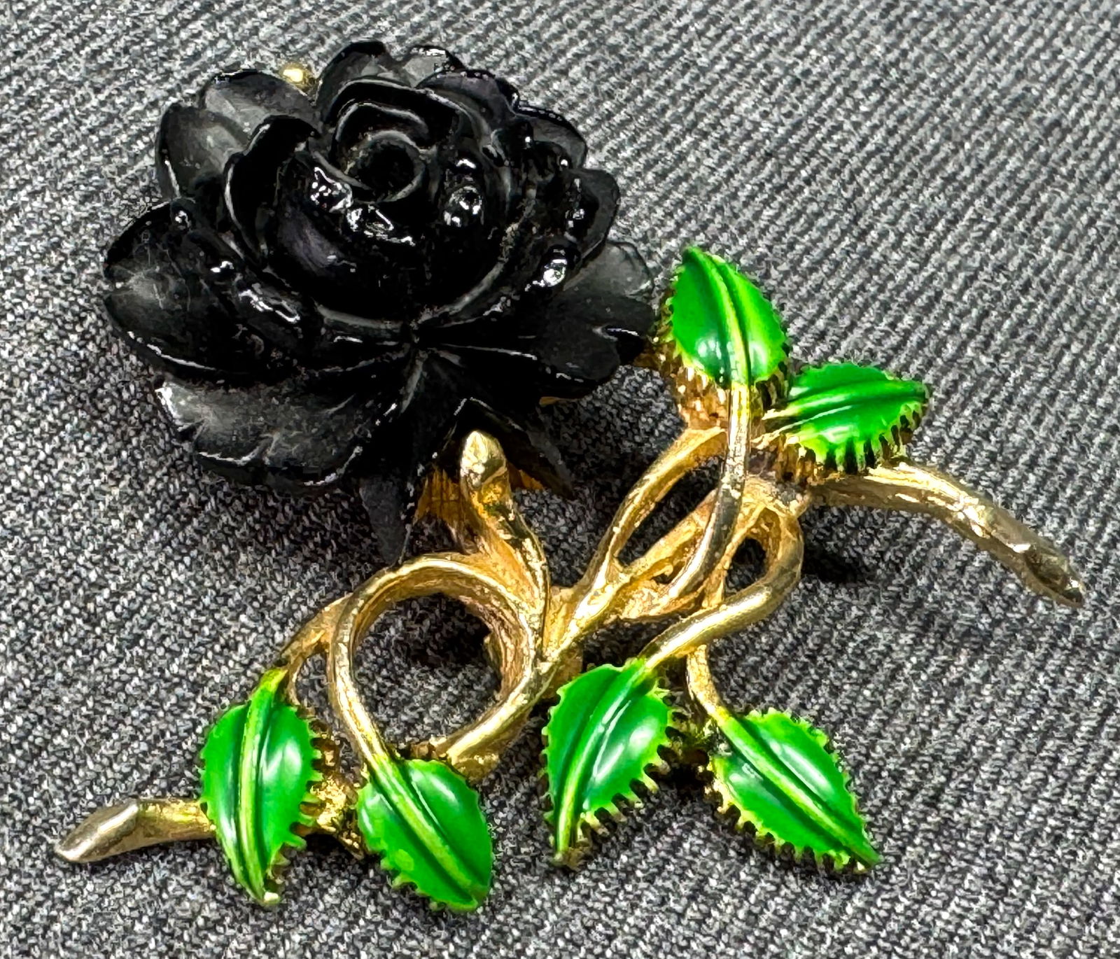 Vintage Pell enamel black rose flower brooch pin: IN HOUSE FLAT SHIPPING & HANDLING COST WITHIN ALL THE U.S. : $7 To bypass LiveShipping, and use our In-House shipping service for $7 or shipping combined for multiple lots, please select “Arrange Yo
