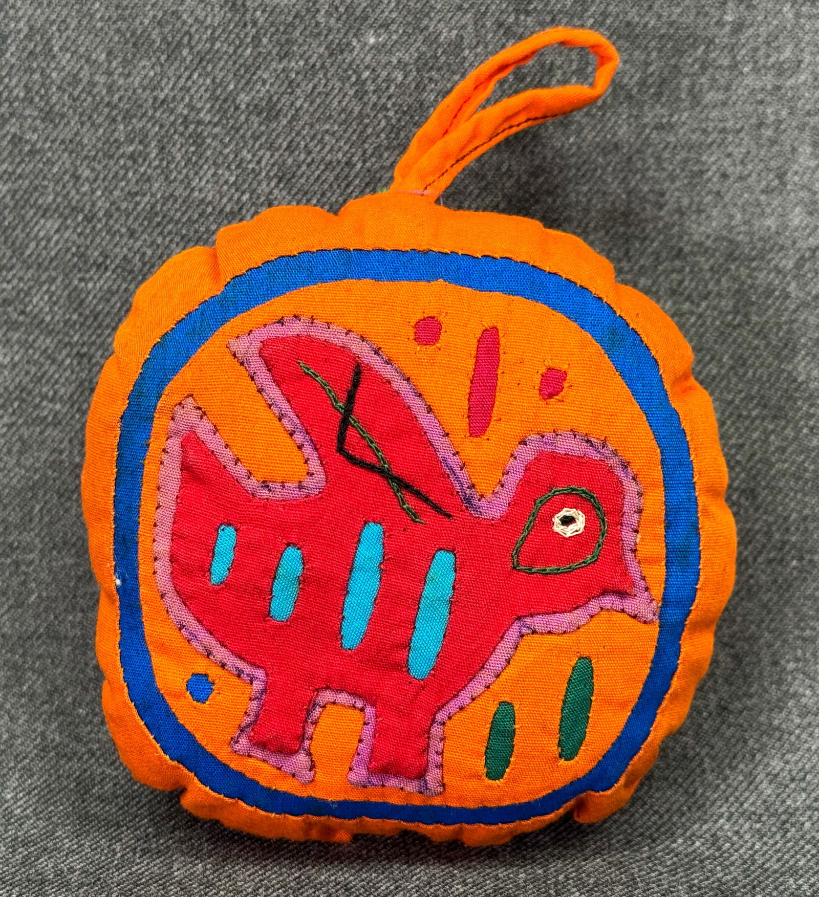 Vintage Mola Art Kuna Panama bird ornament: IN HOUSE FLAT SHIPPING & HANDLING COST WITHIN ALL THE U.S. : $7 To bypass LiveShipping, and use our In-House shipping service for $7 or shipping combined for multiple lots, please select “Arrange Yo