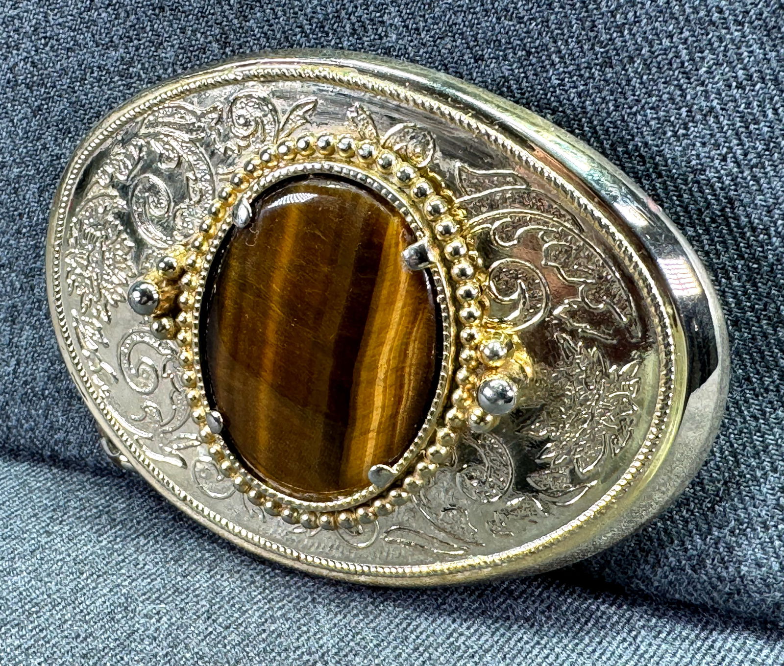 Vintage Southwestern style tiger eye stone gold-toned belt buckle: IN HOUSE FLAT SHIPPING & HANDLING COST WITHIN ALL THE U.S. : $7 To bypass LiveShipping, and use our In-House shipping service for $7 or shipping combined for multiple lots, please select “Arrange Yo