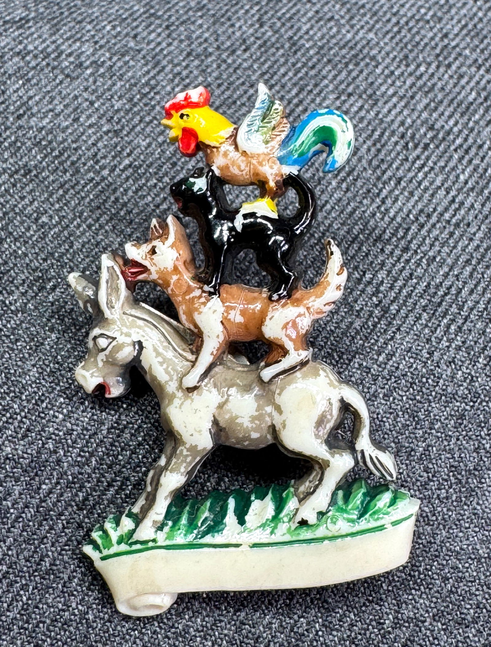 Vintage German painted celluloid Bremen Town Musicians Stadtmusiker brooch pin: IN HOUSE FLAT SHIPPING & HANDLING COST WITHIN ALL THE U.S. : $7 To bypass LiveShipping, and use our In-House shipping service for $7 or shipping combined for multiple lots, please select “Arrange Yo