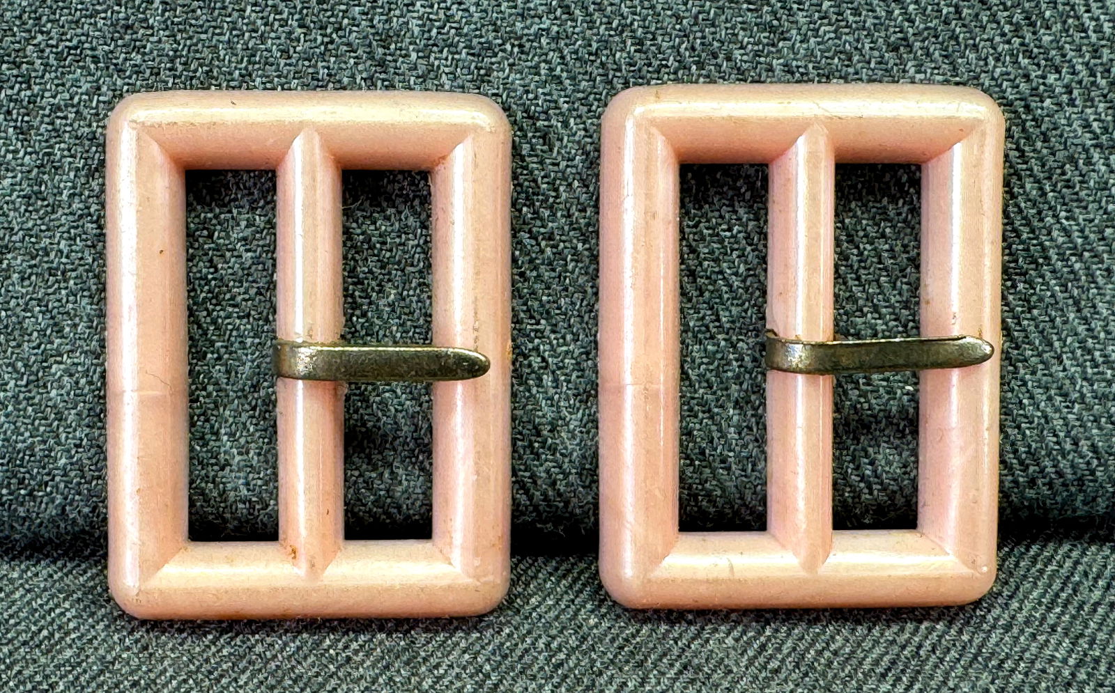 Vintage pearly rose plastic belt buckles. Lot of 2: IN HOUSE FLAT SHIPPING & HANDLING COST WITHIN ALL THE U.S. : $7 To bypass LiveShipping, and use our In-House shipping service for $7 or shipping combined for multiple lots, please select “Arrange Yo