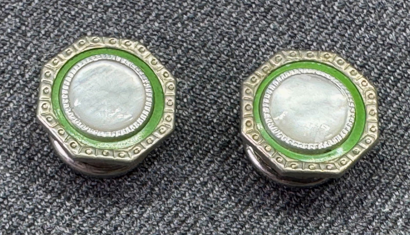 Vintage art deco MOP green celluloid silver-tone metal snap link cufflinks. (1 of 7)