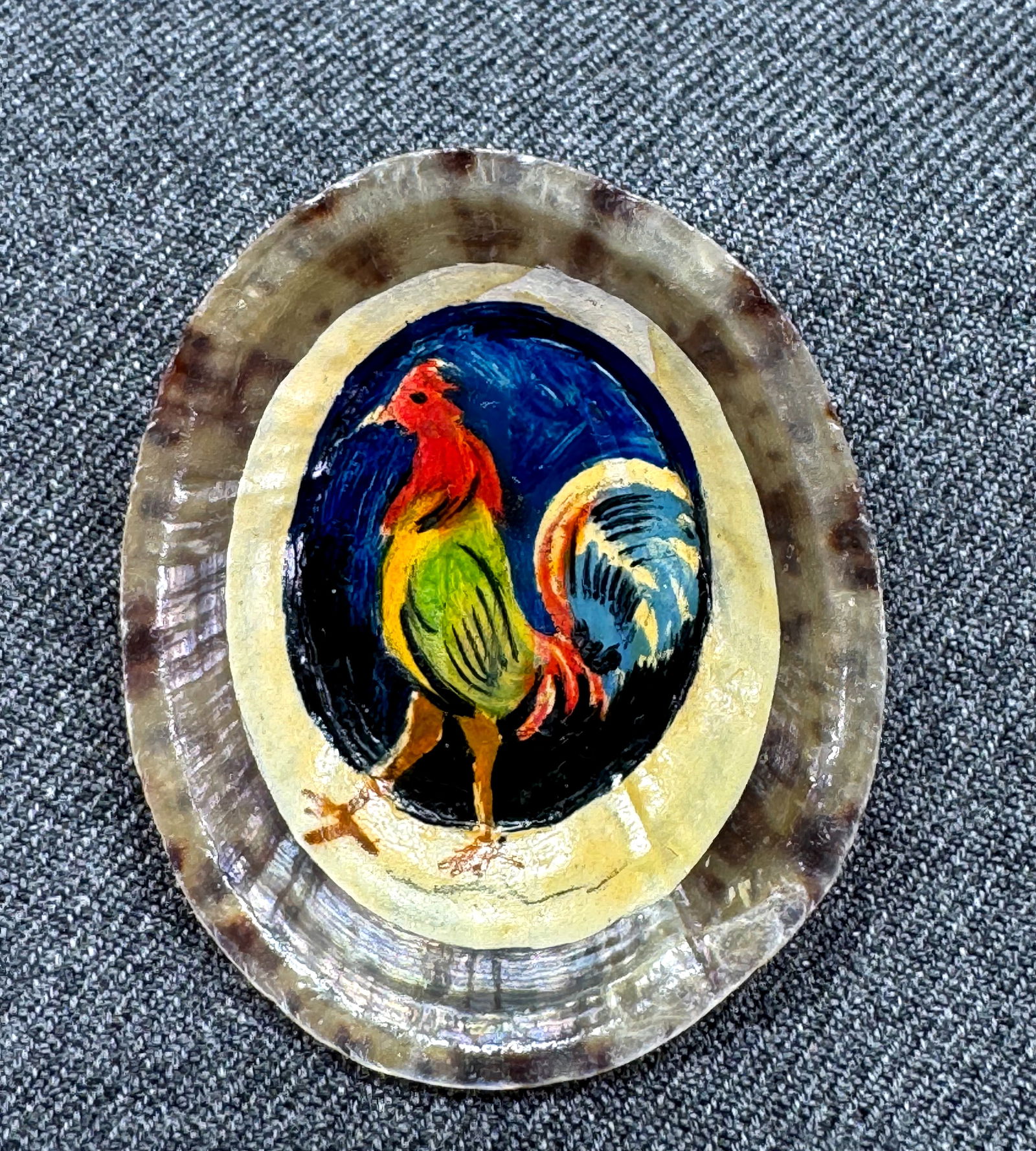 Vintage folk art hand painted rooster on limpet shell brooch pin (1 of 4)