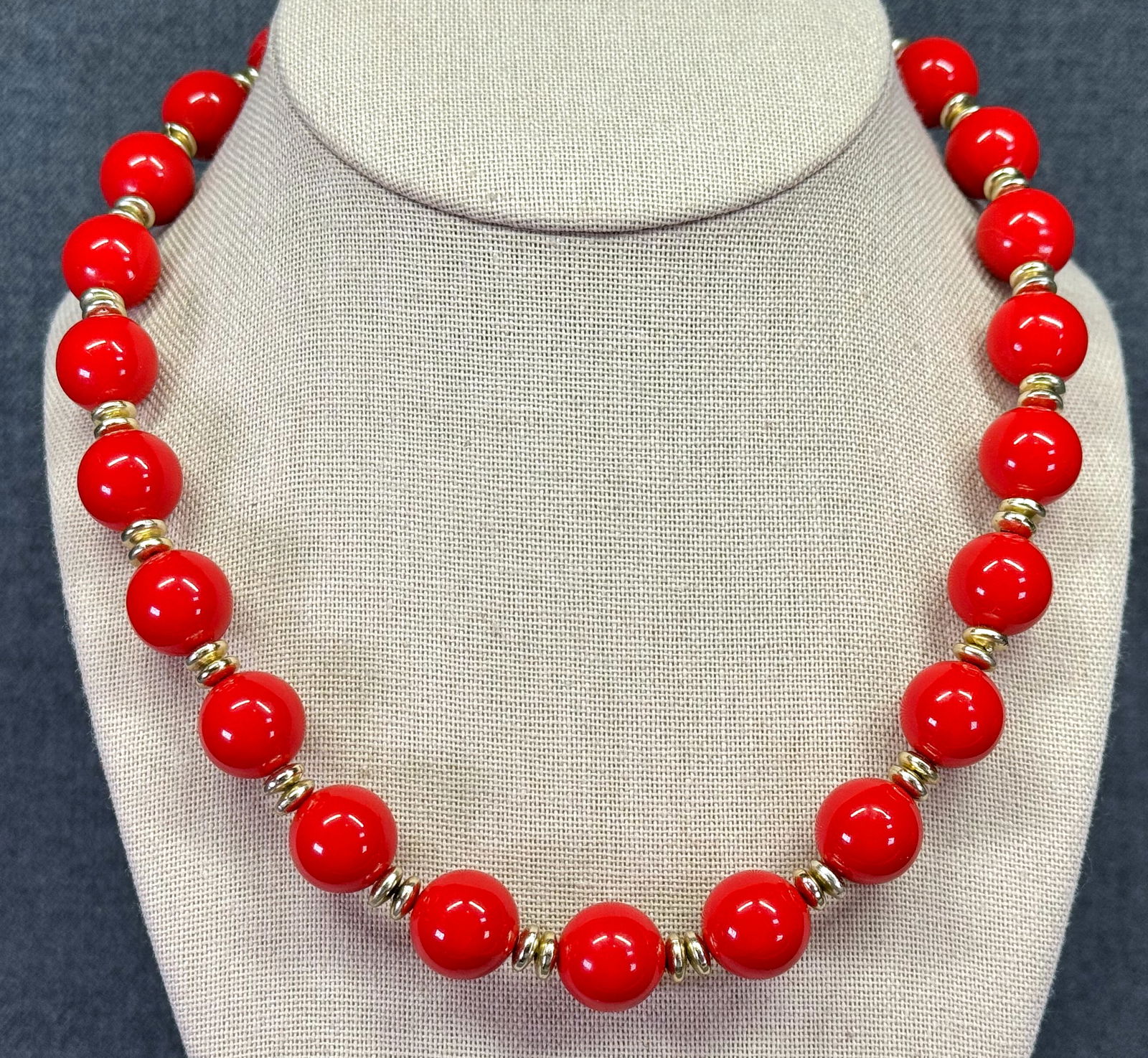 Vintage red & golden plastic beads necklace (1 of 4)