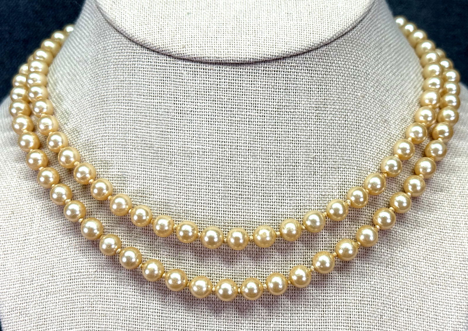 Vintage hand knotted in between pearly beads necklace (1 of 5)