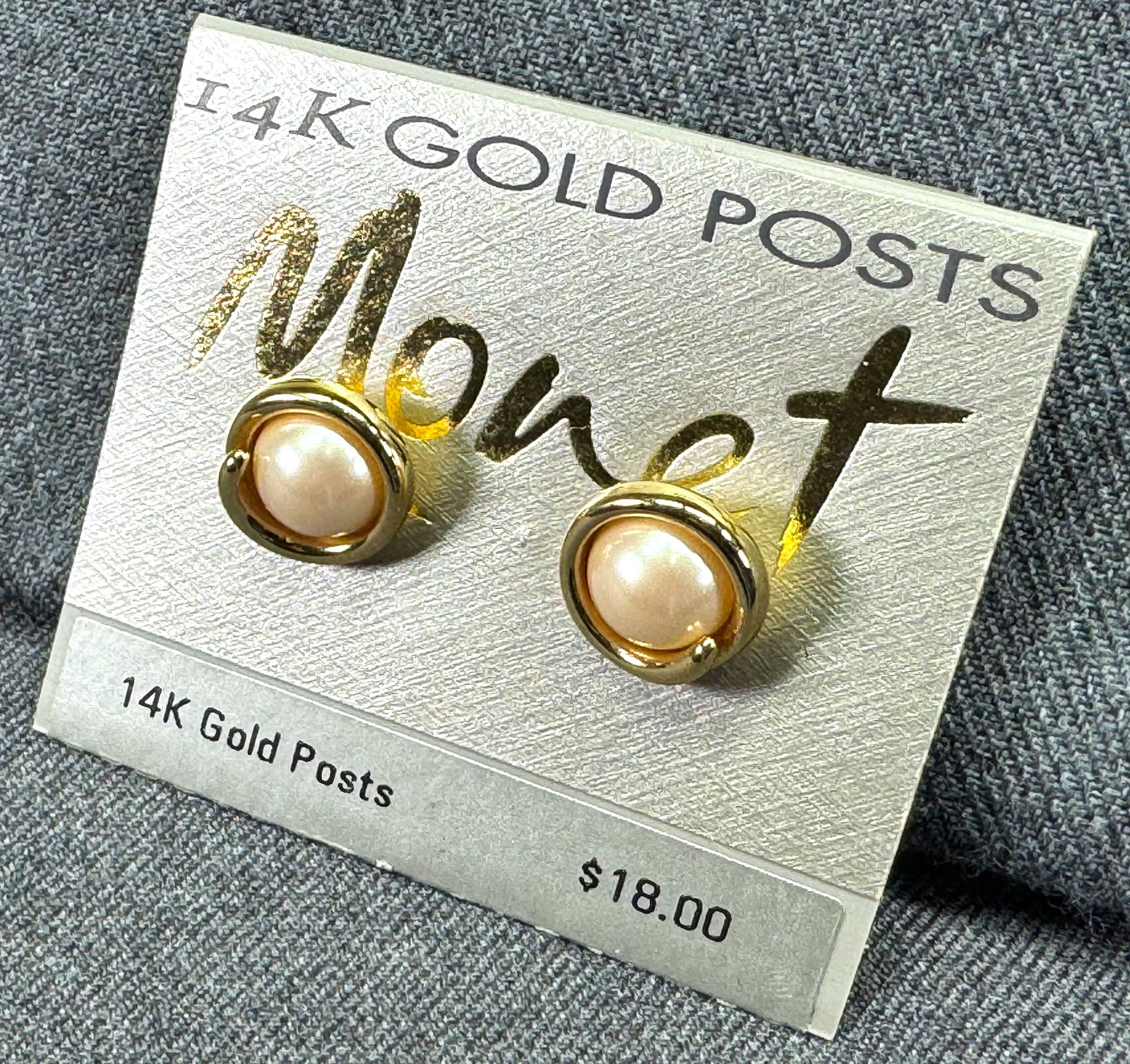 Vintage Monet pearly gold-toned metal stud earrings. 14K gold post. Unused in card: Vintage Monet pearly gold-toned metal stud earrings. 14K gold post. Unused in card. For measures please refer to the pictures taken with a measuring tape. Weight: Grams . IN HOUSE FLAT SHIPPING & HAND