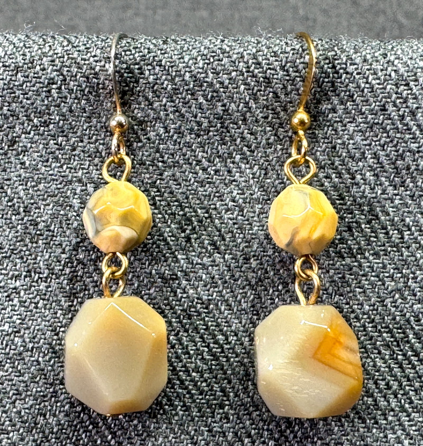 Vintage agate stone beads dangle gold-toned hook earrings (1 of 4)