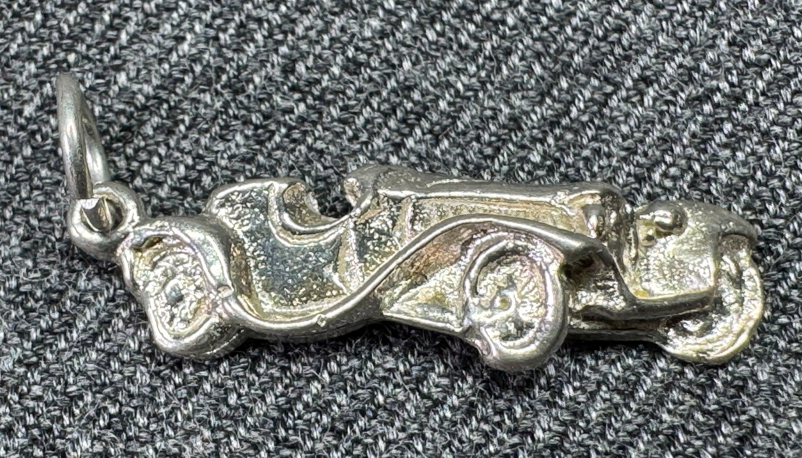 Vintage silver-toned antique car bracelet charm pendant: Vintage silver-toned antique car bracelet charm pendant. Unmarked. For measures please refer to the pictures taken with a measuring tape. Weight: 1.45 Grams . IN HOUSE FLAT SHIPPING & HANDLING COST WI