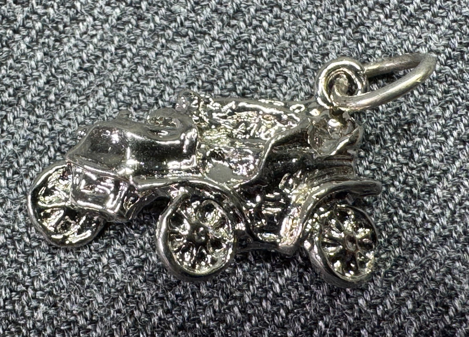 Vintage silver-toned antique car bracelet charm pendant: Vintage silver-toned antique car bracelet charm pendant. Unmarked. For measures please refer to the pictures taken with a measuring tape. Weight: 1.35 Grams . IN HOUSE FLAT SHIPPING & HANDLING COST WI