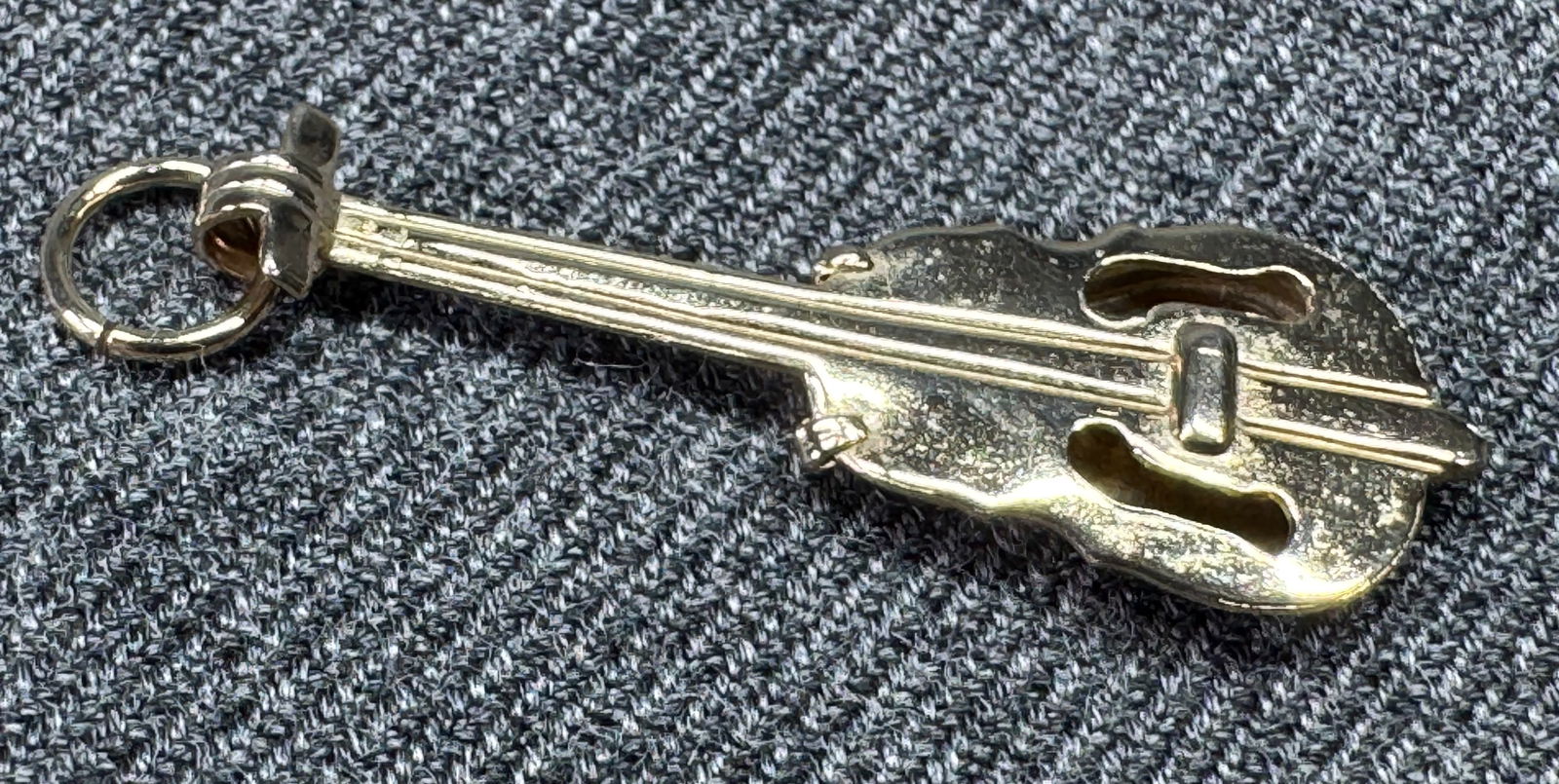 Vintage P&B gilt sterling violin bracelet charm pendant: Vintage P&B gilt sterling violin bracelet charm pendant. Marked P&B Ster. For measures please refer to the pictures taken with a measuring tape. Weight: 1.03 Grams . IN HOUSE FLAT SHIPPING & HANDLING