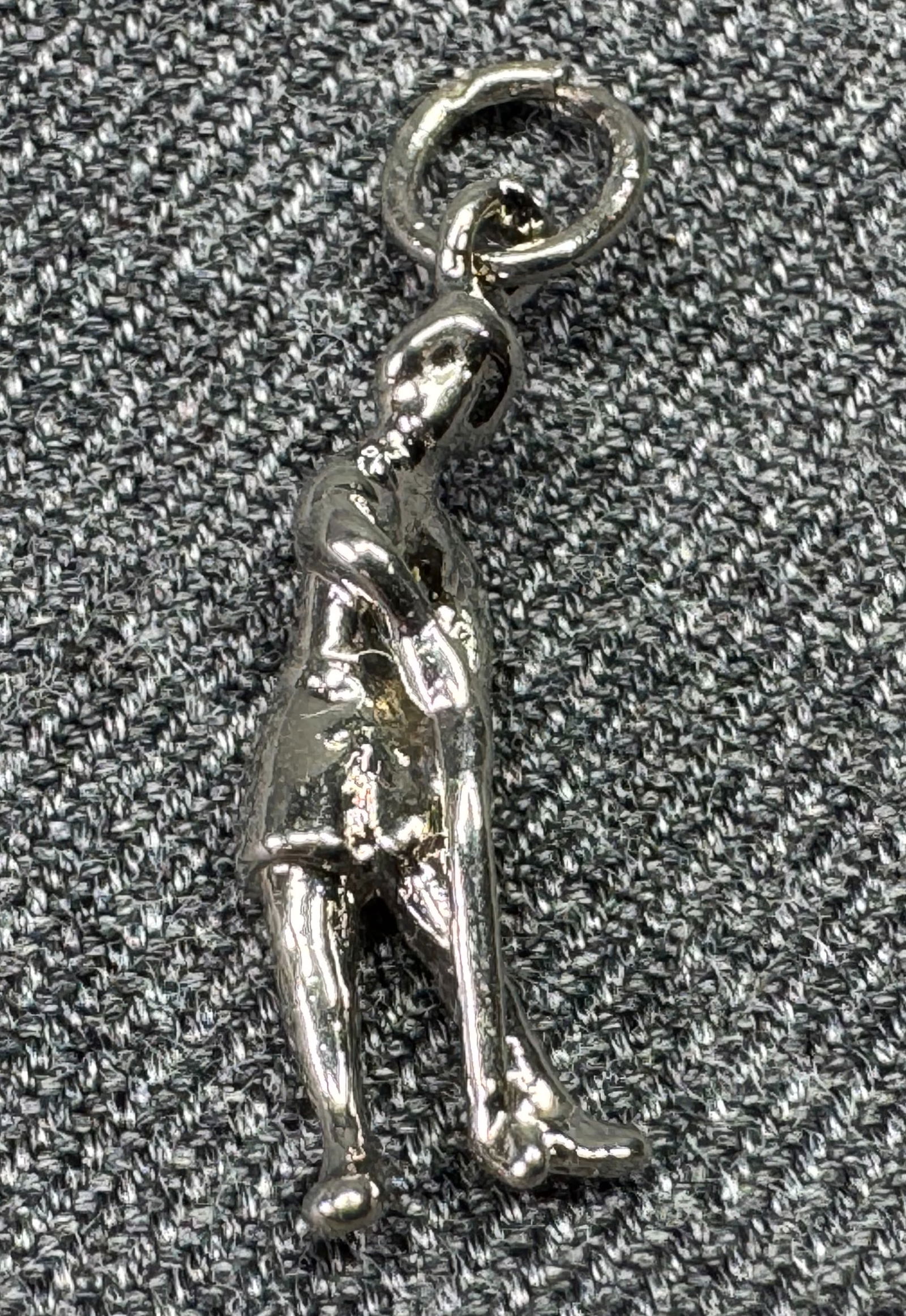 Vintage sterling silver women golfing bracelet charm pendant: Vintage sterling silver women golfing bracelet charm pendant. Unmarked. For measures please refer to the pictures taken with a measuring tape. Weight: 1.23 Grams . IN HOUSE FLAT SHIPPING & HANDLING CO