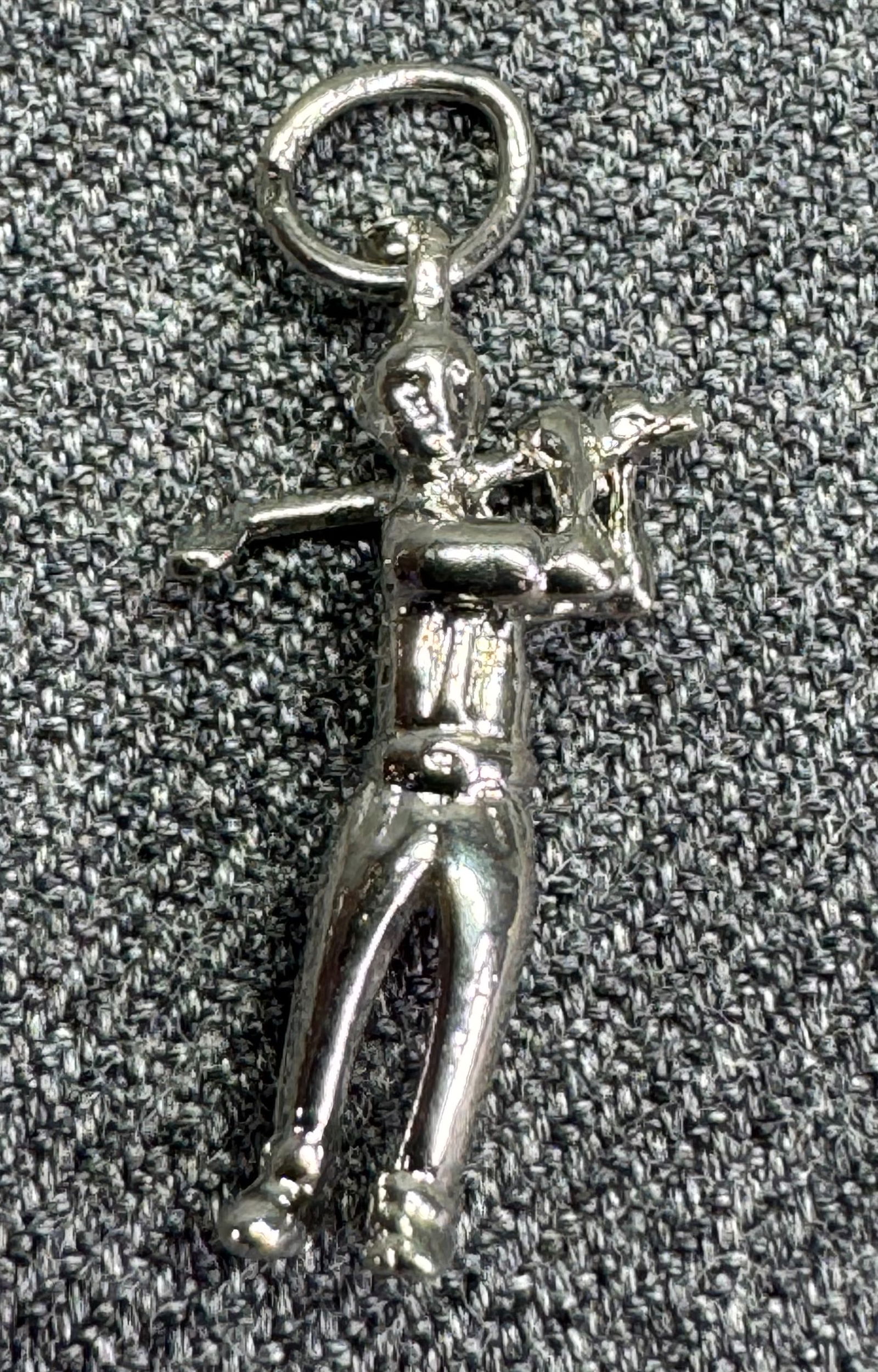 Vintage sterling silver man golfing bracelet charm pendant: Vintage sterling silver man golfing bracelet charm pendant. Marked Ster H&B?. For measures please refer to the pictures taken with a measuring tape. Weight: 0.73 Grams . IN HOUSE FLAT SHIPPING & HANDL