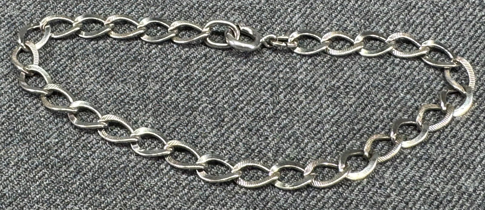 Vintage modernist JB sterling silver chain charm bracelet: Vintage modernist JB sterling silver chain charm bracelet. Marked JB sterling. For measures please refer to the pictures taken with a measuring tape. Weight: 3.31 Grams . IN HOUSE FLAT SHIPPING & HAND