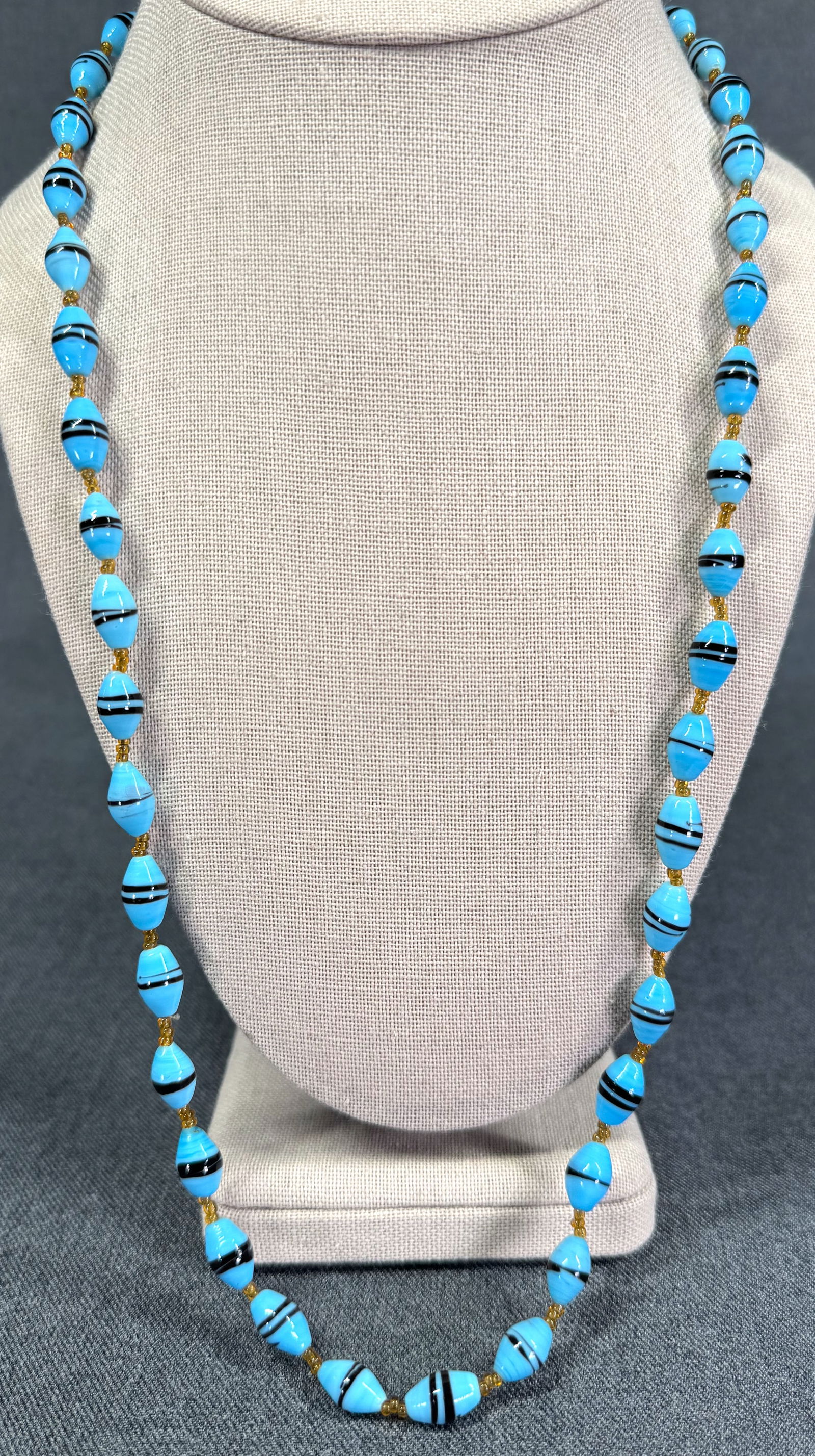 Vintage color glass beads necklace. (1 of 5)