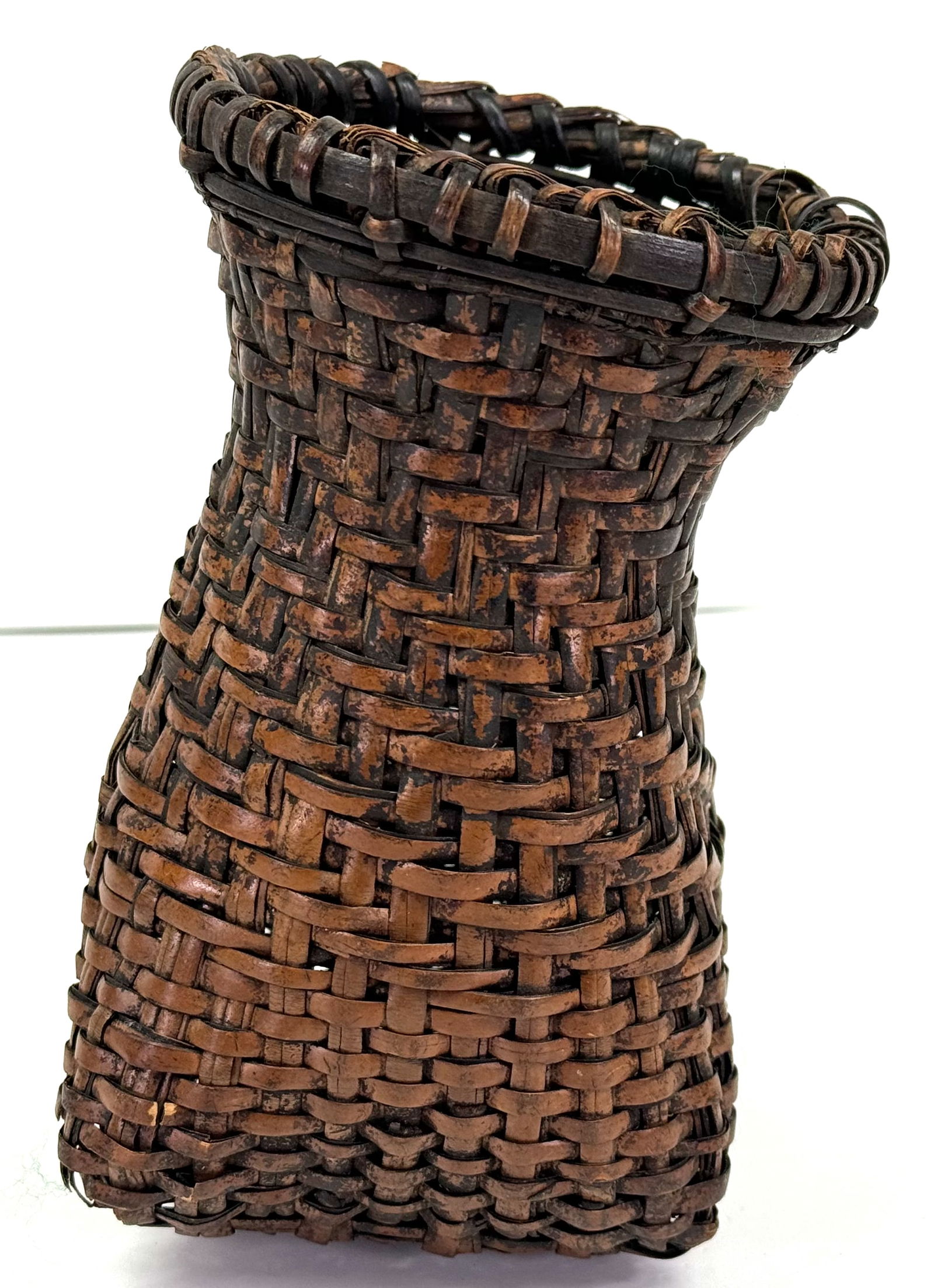 African Kuba DRC Basket. Woven vegetal fibers. (1 of 7)