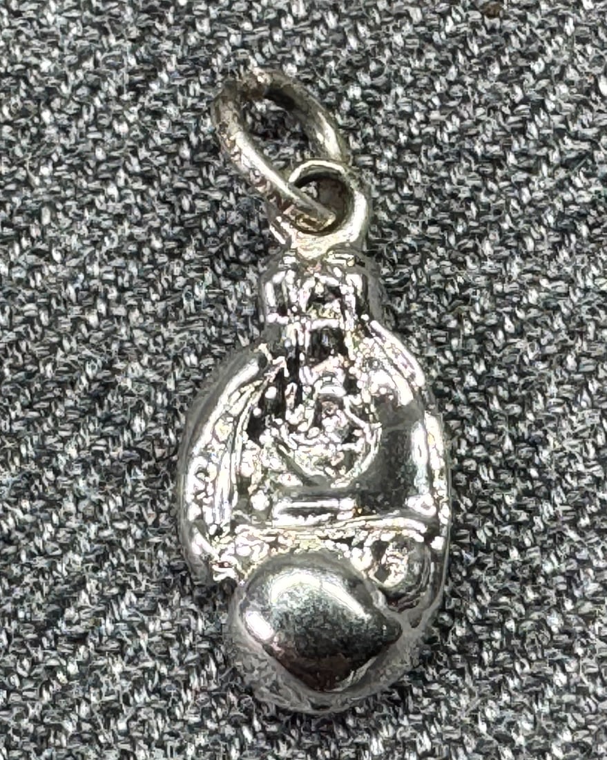 Vintage sterling silver boxing glove bracelet charm pendant (1 of 4)