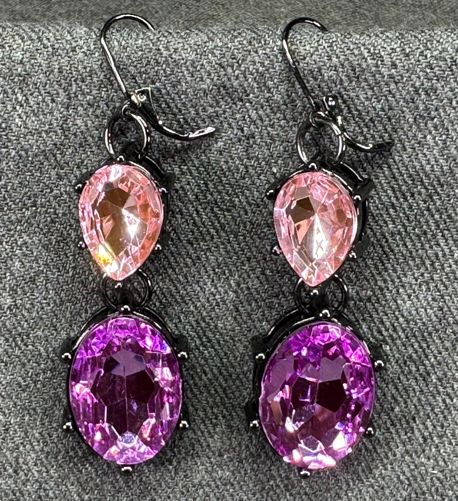 Vintage large rose & purple lucite beads gunmetal drop pierced earrings (1 of 4)