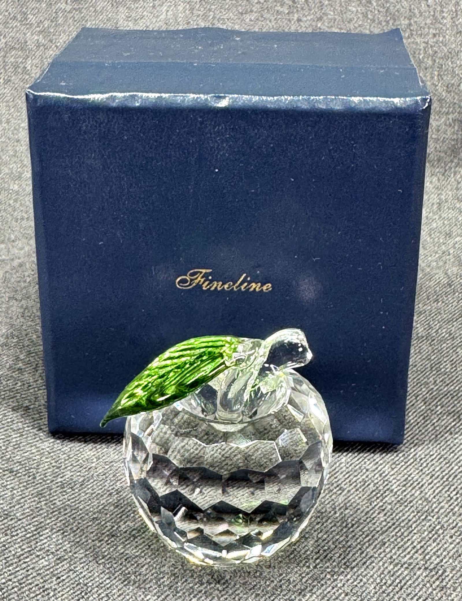 Vintage clear glass with green leaf apple. Unused in box (1 of 5)