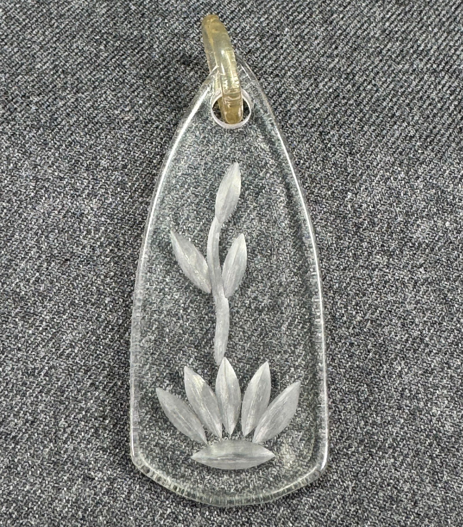 Vintage reverse carved flower clear lucite pendant: IN HOUSE FLAT SHIPPING & HANDLING COST WITHIN ALL THE U.S. : $7 To bypass LiveShipping, and use our In-House shipping service for $7 or shipping combined for multiple lots, please select “Arrange Yo